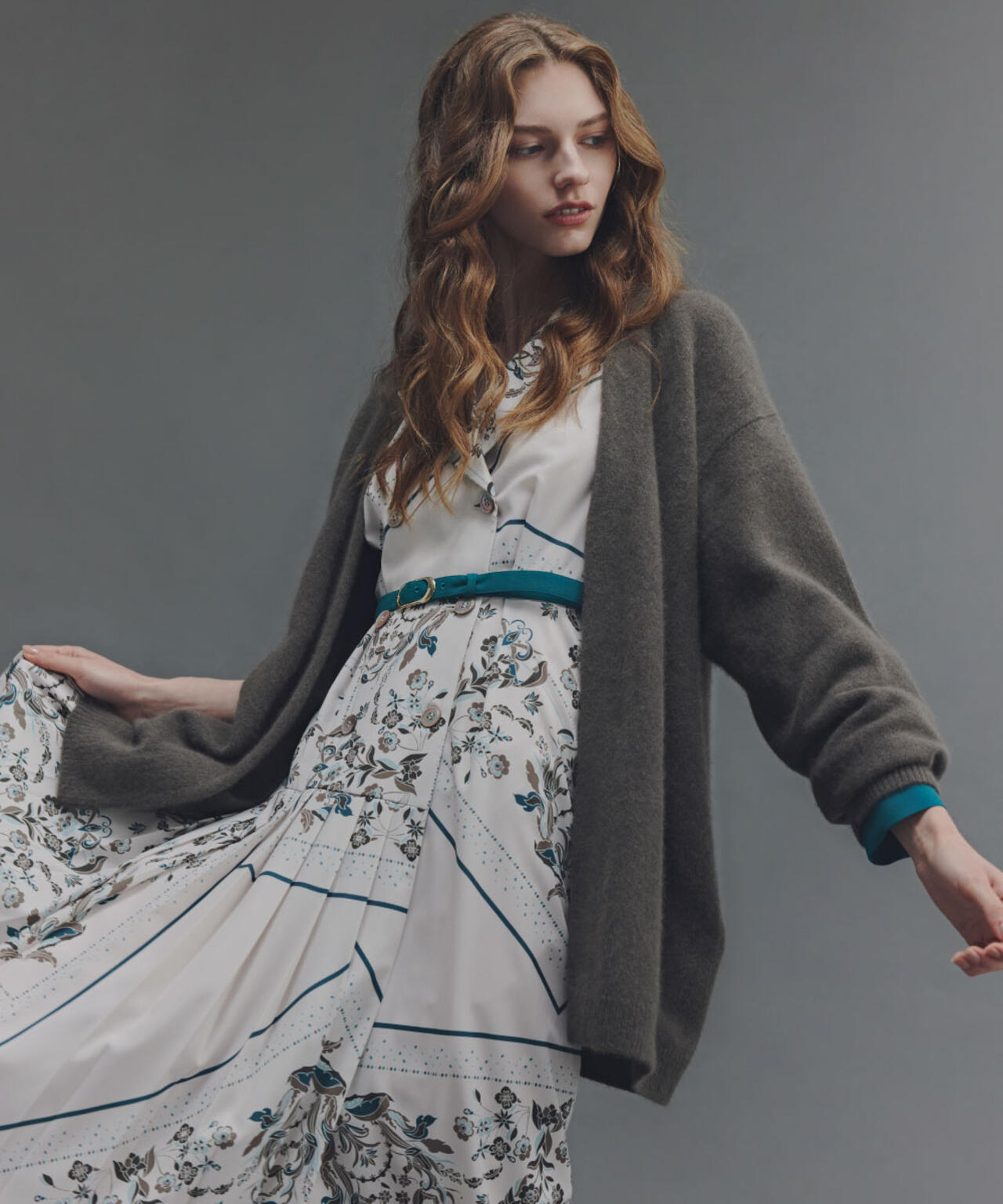 エアリーウールVネックカーディガン