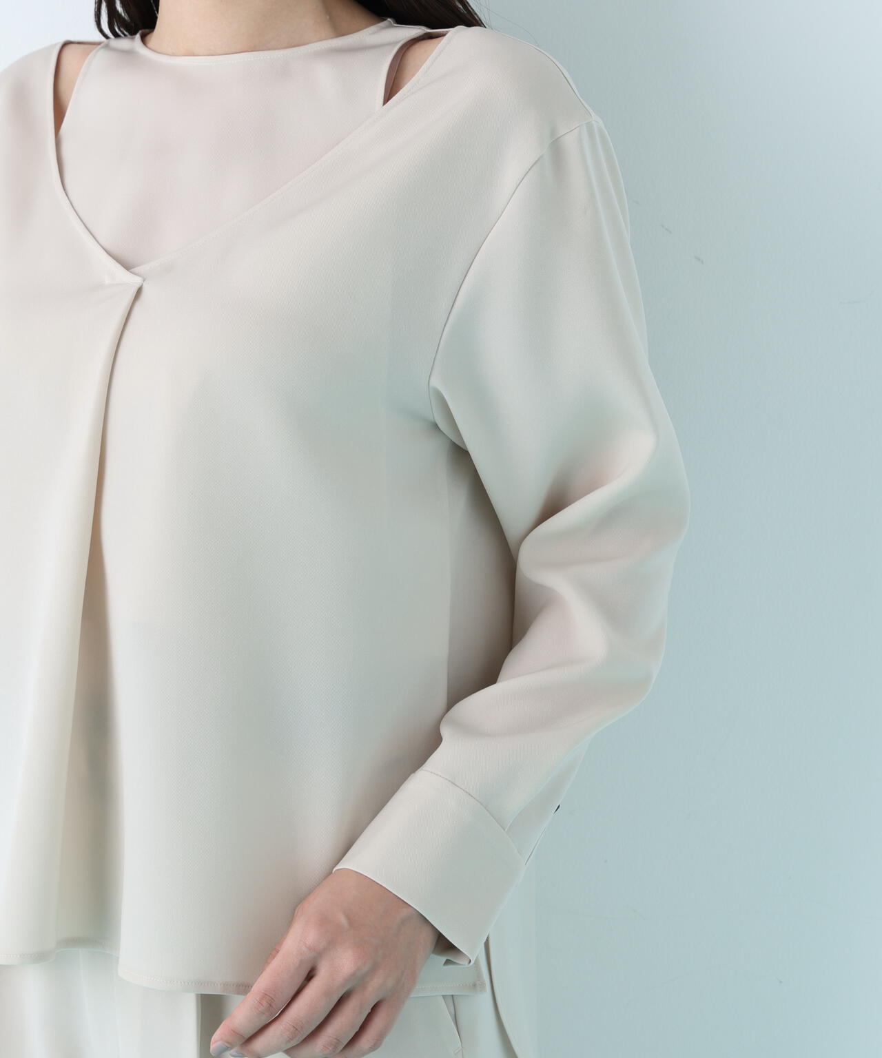 ダブルサテンレイヤードブラウス