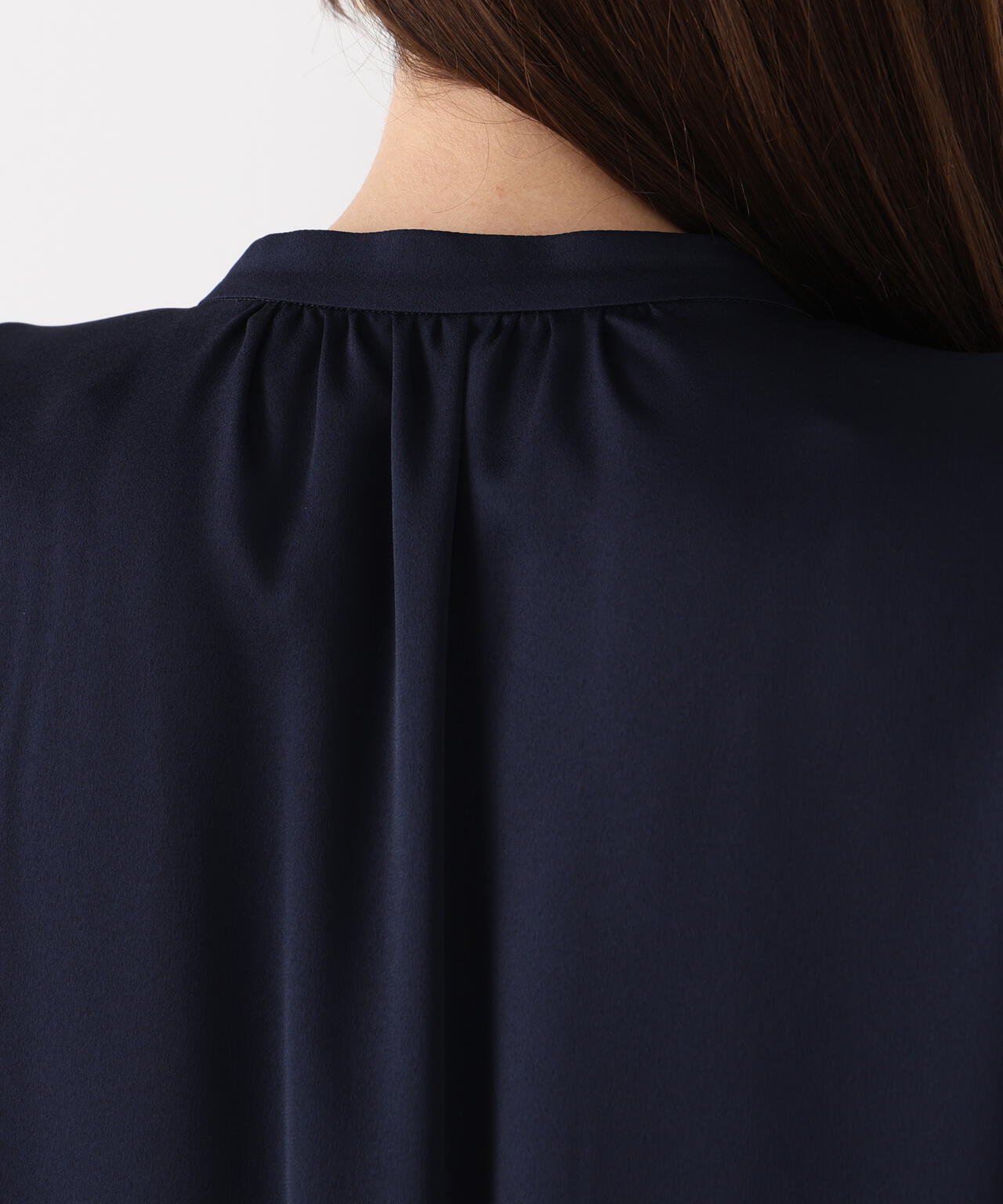 Vネックボタンブラウス