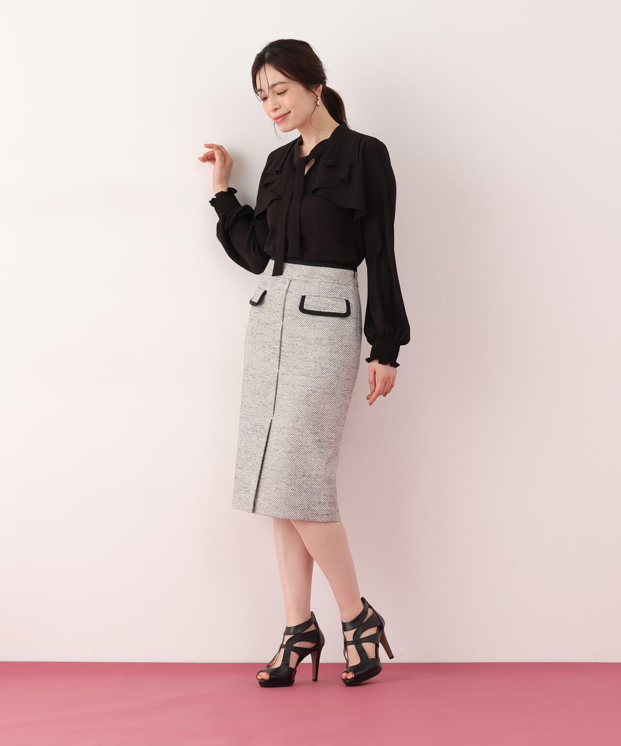 ラッフルボウタイブラウス