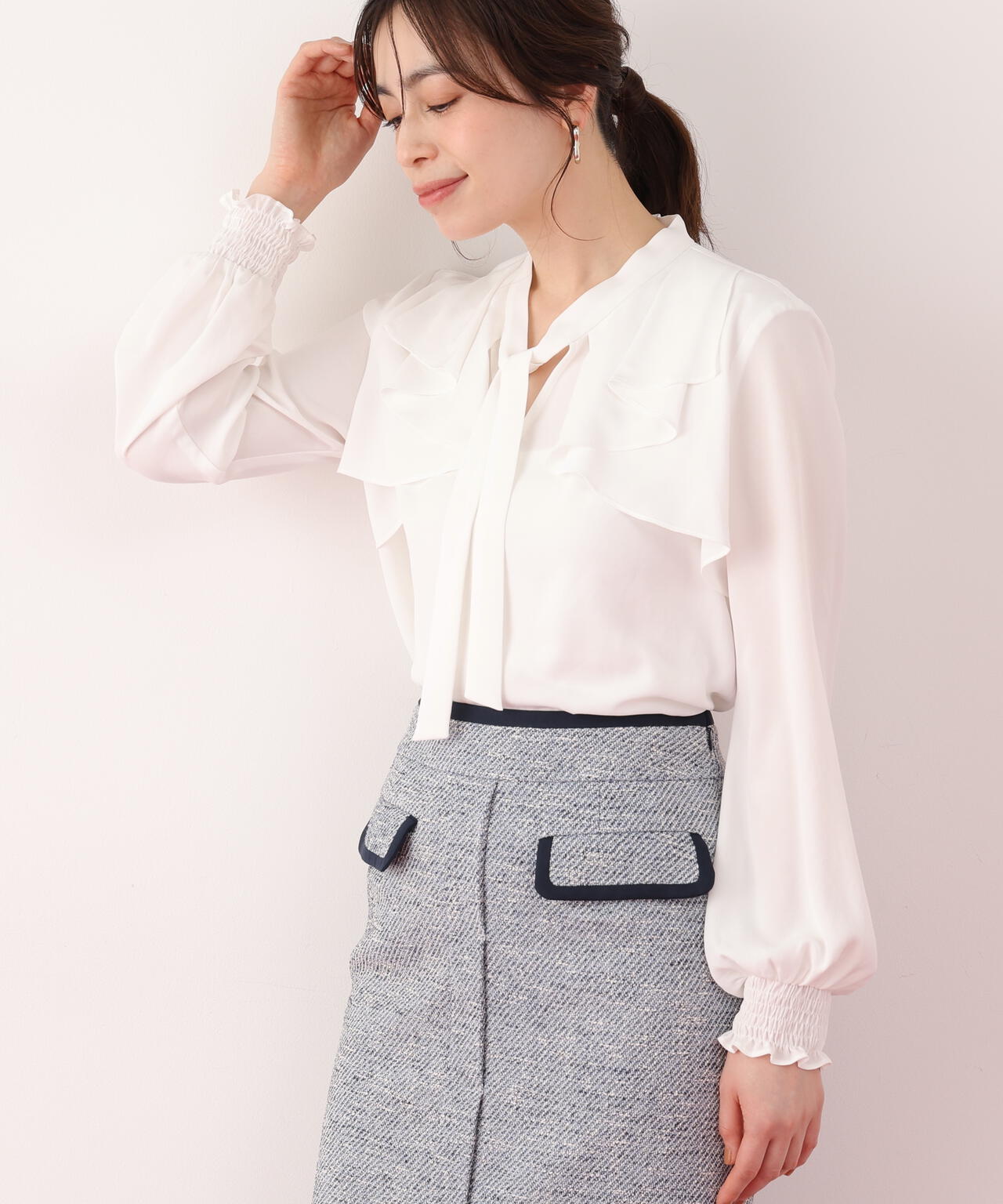 ラッフルボウタイブラウス