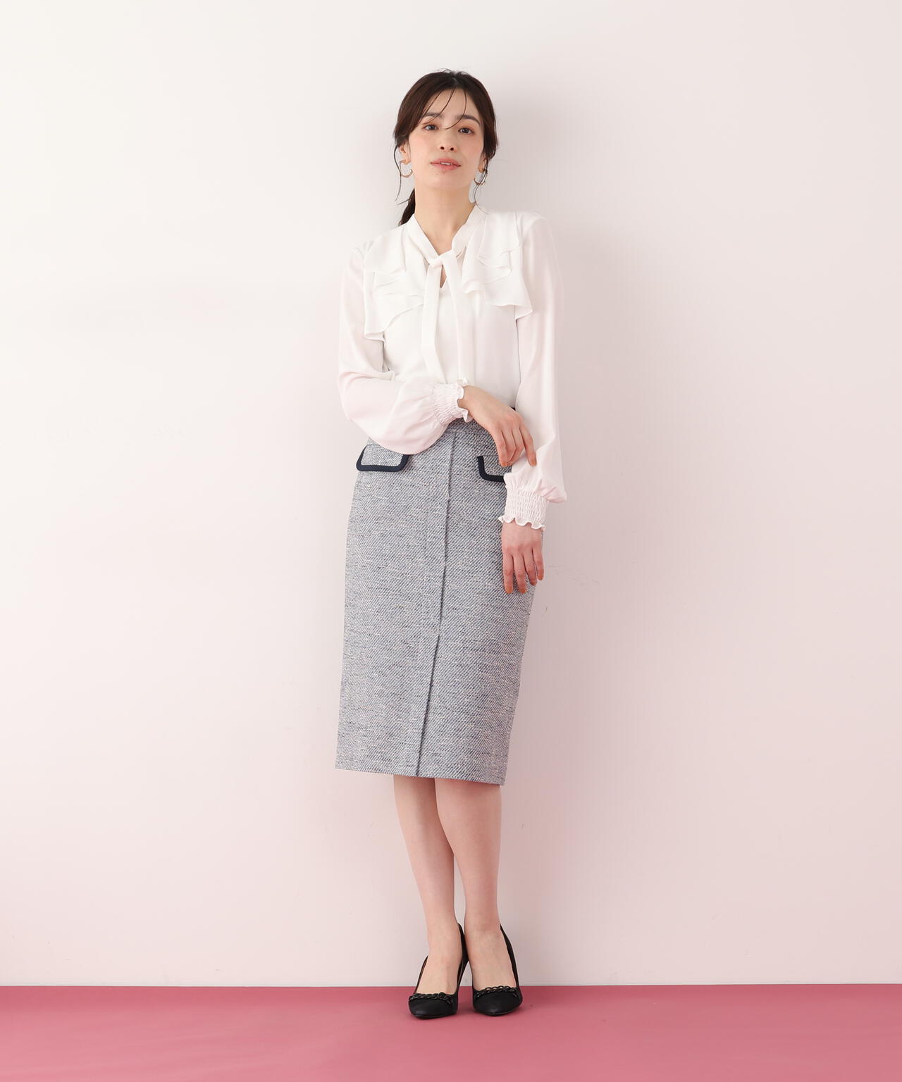 ラッフルボウタイブラウス