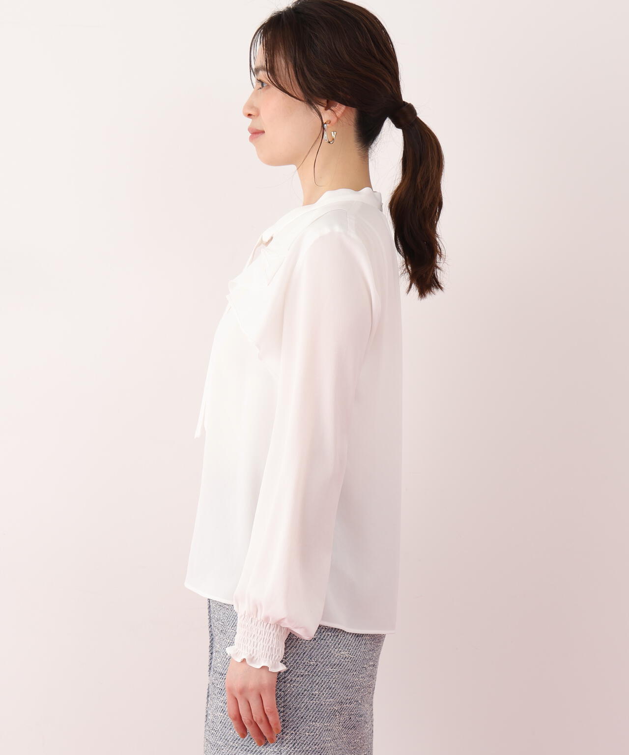 ラッフルボウタイブラウス