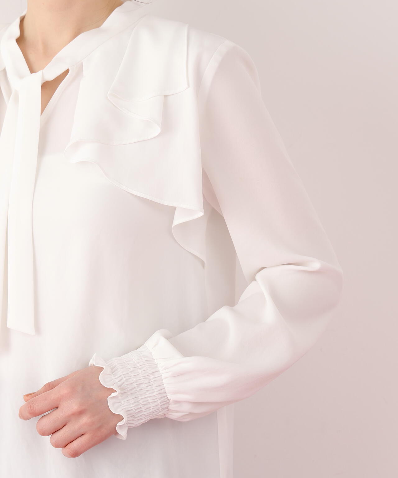 ラッフルボウタイブラウス