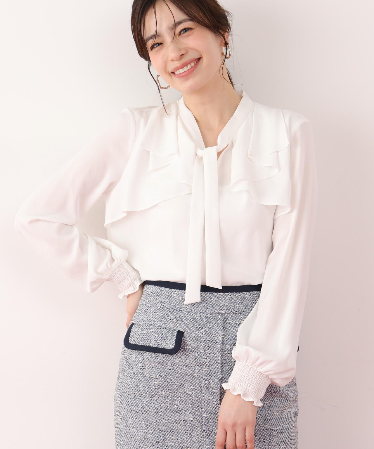 ラッフルボウタイブラウス