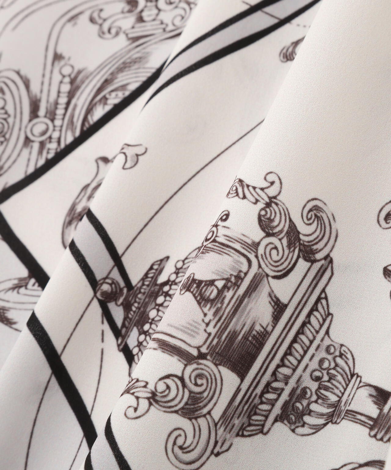 バロックスカーフプリントブラウス