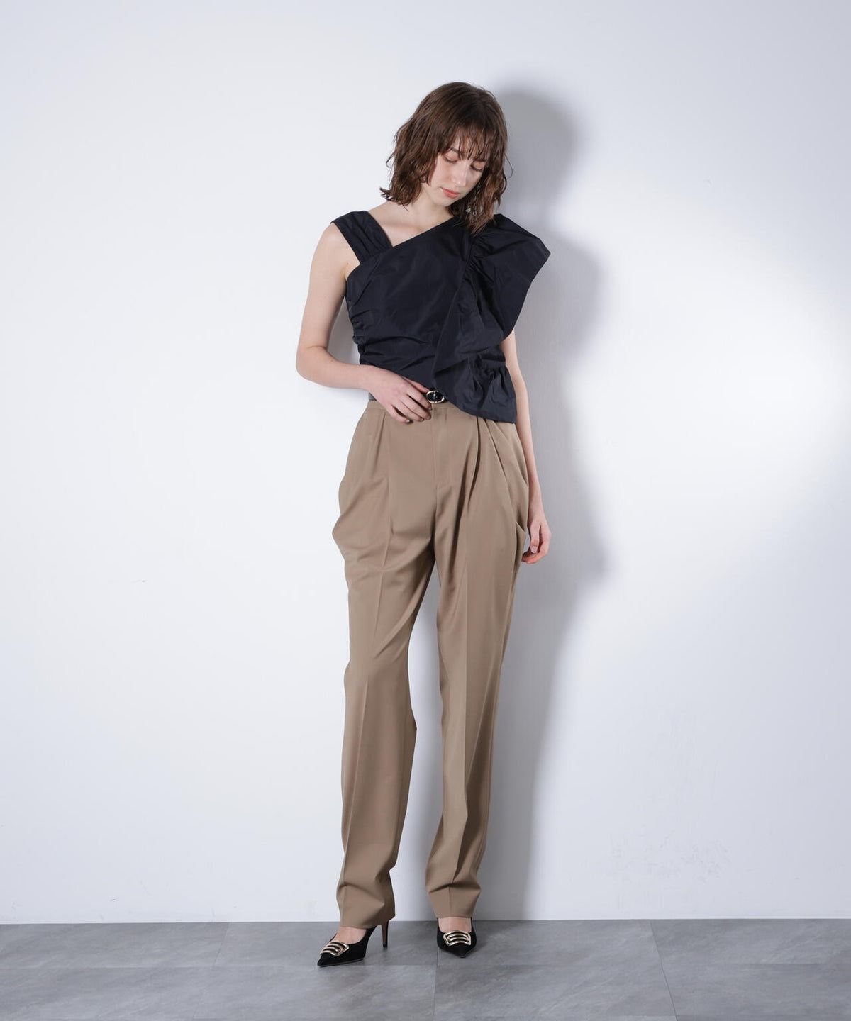 H 177cm B 76cm W 61cm H 89cm 着用サイズ:38