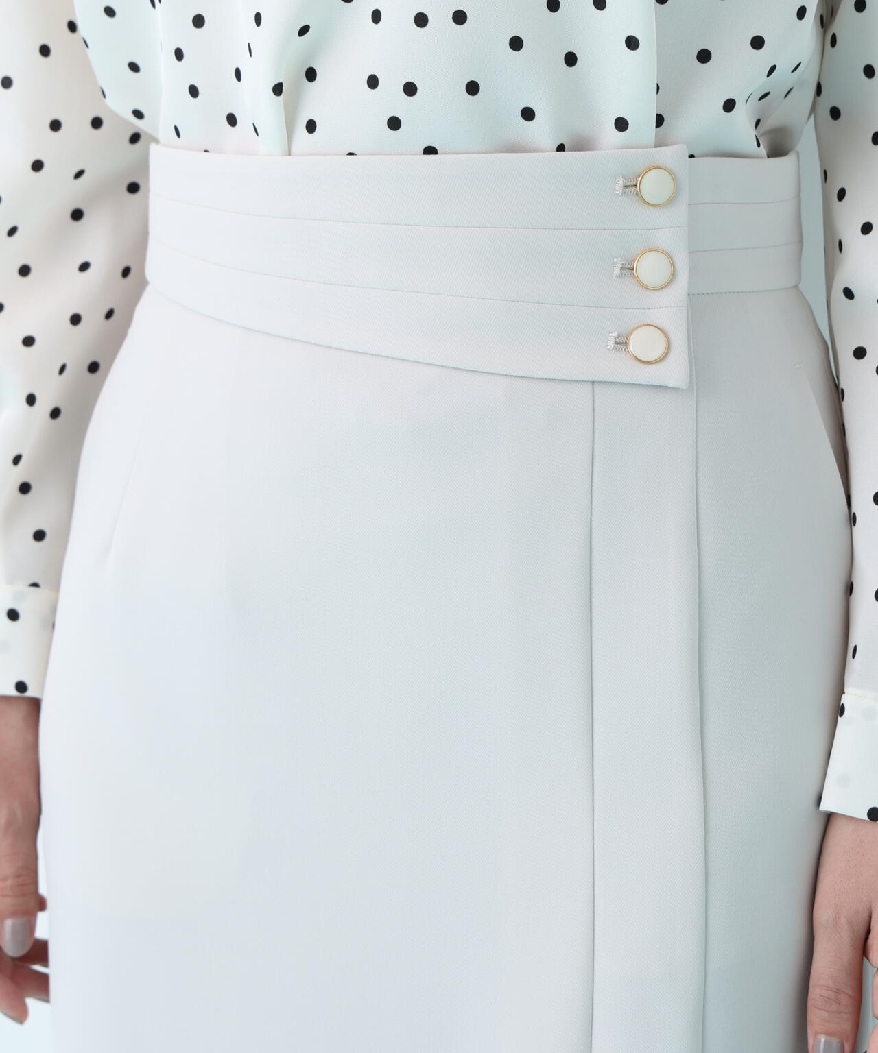 アシンメトリックボタンラップスカート