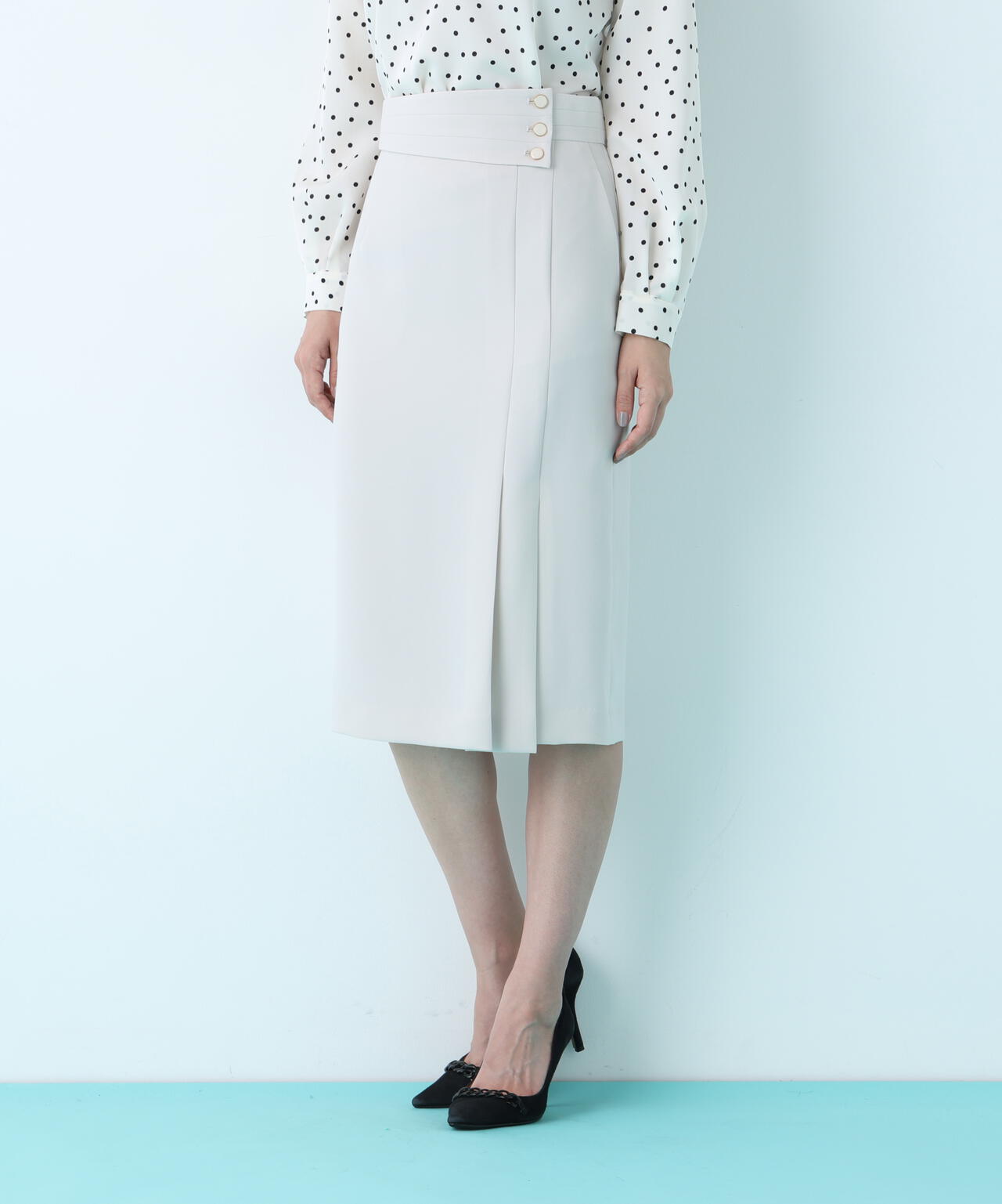 アシンメトリックボタンラップスカート