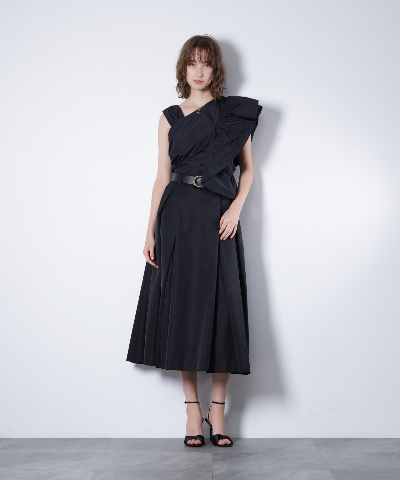 H 177cm B 76cm W 61cm H 89cm 着用サイズ:38
