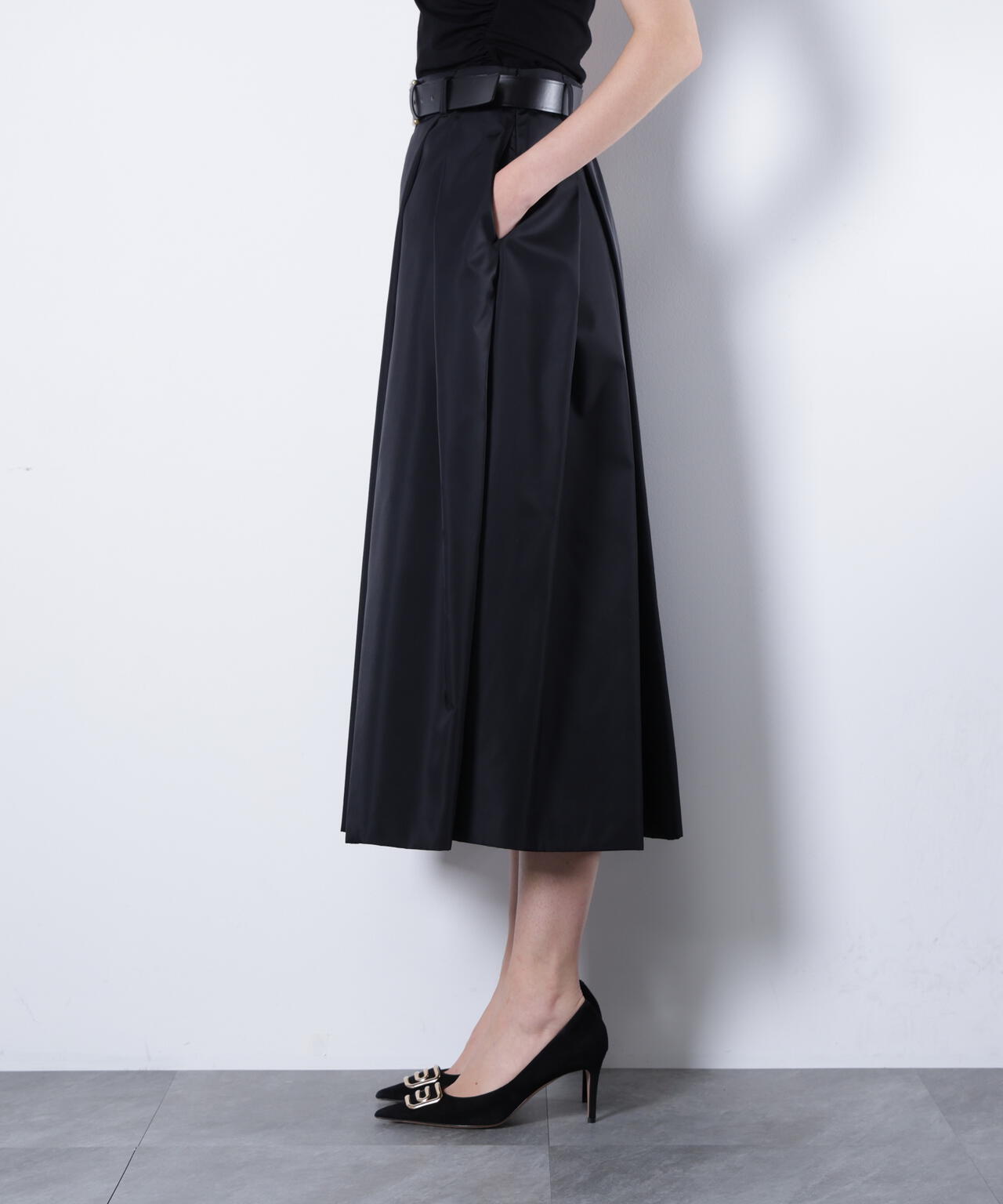 H 177cm B 76cm W 61cm H 89cm 着用サイズ:38