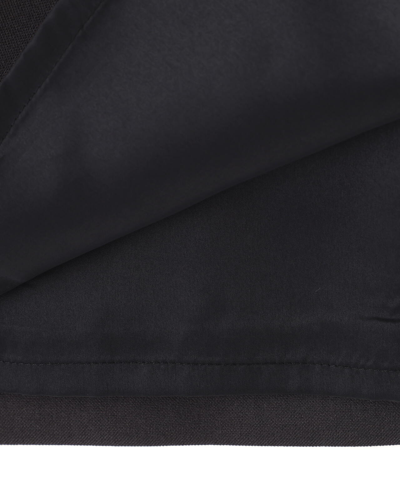 シルバーボタンスカート