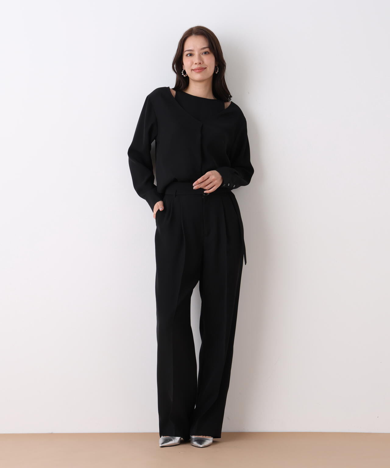 ダブルサテンタックワイドパンツ