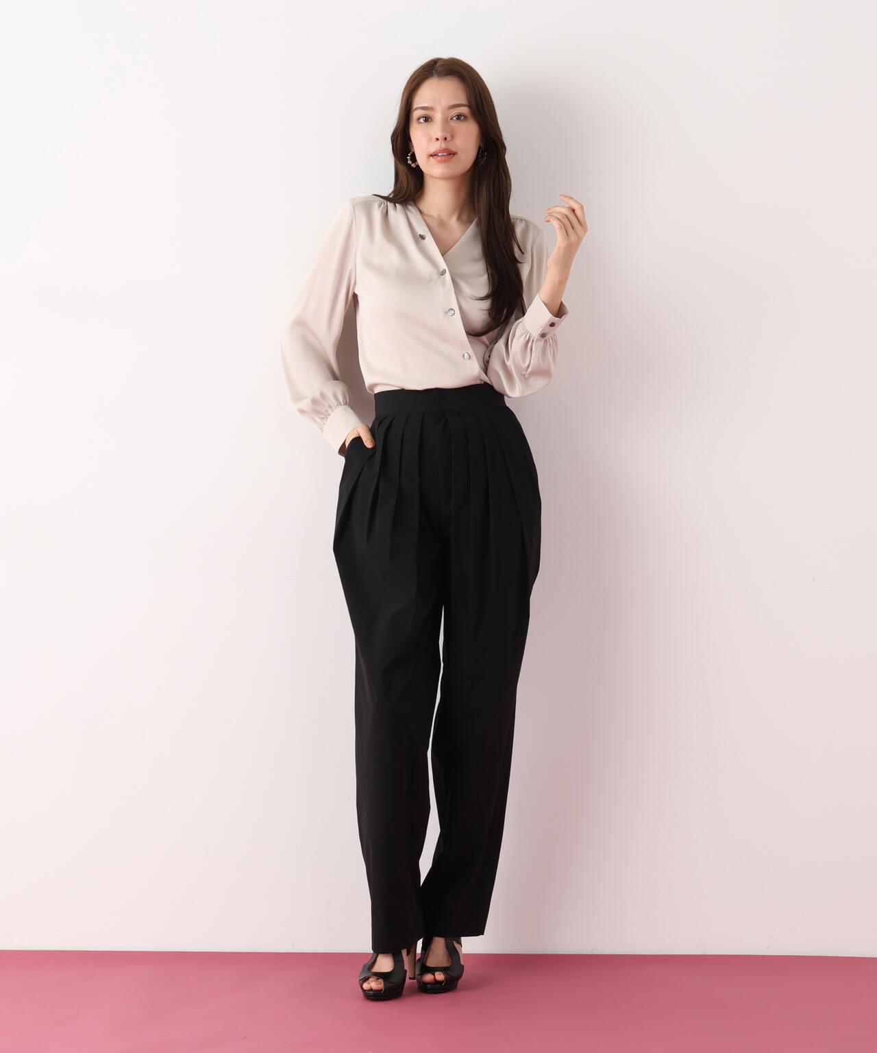 タックボリュームパンツ