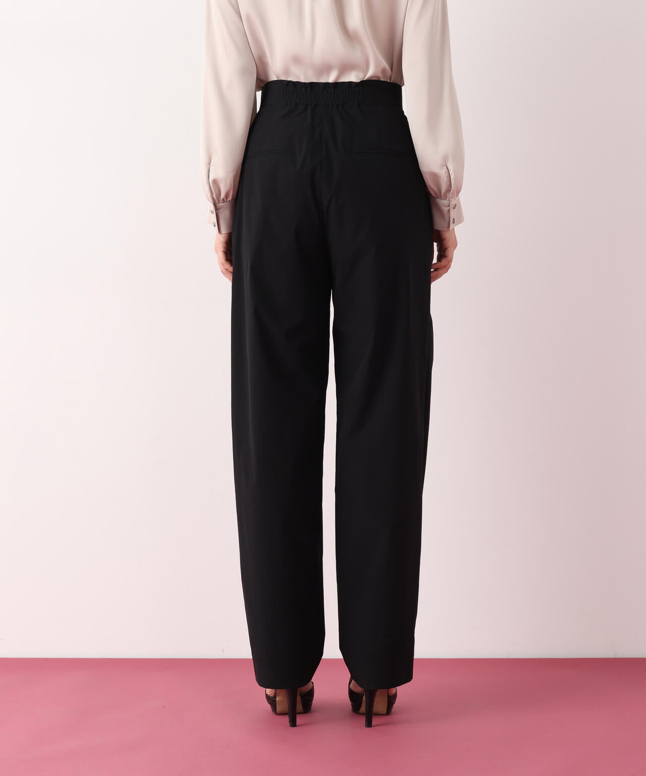 タックボリュームパンツ