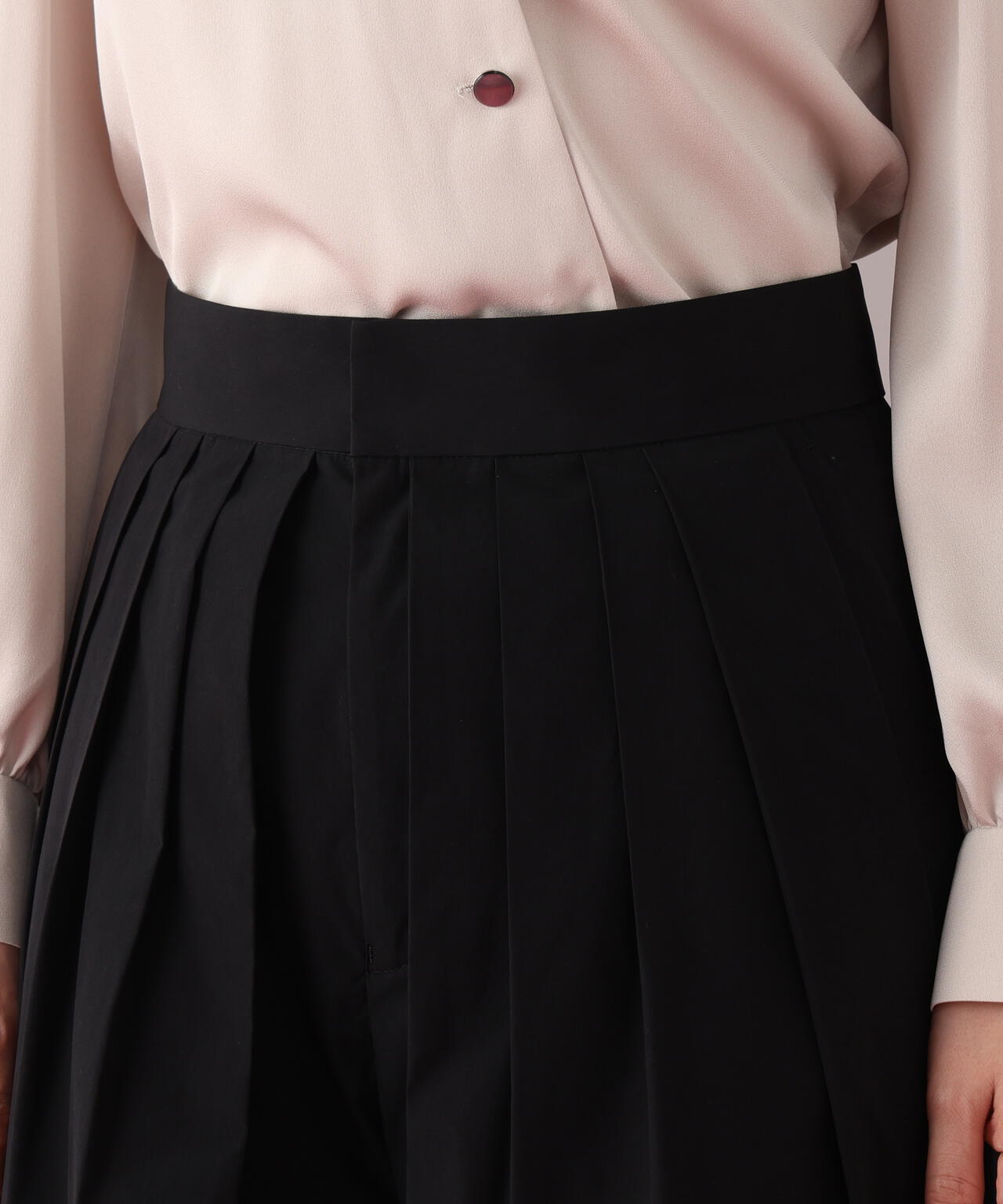 タックボリュームパンツ