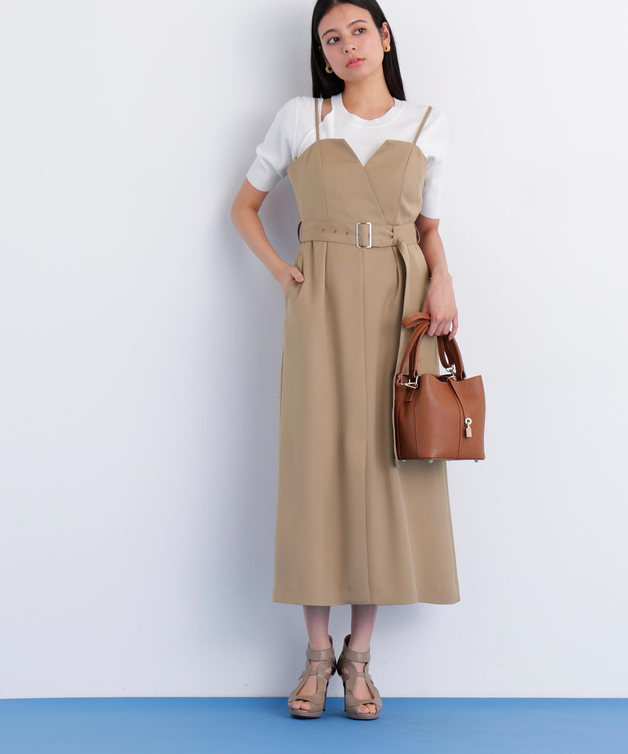 ストラップジャンパースカート