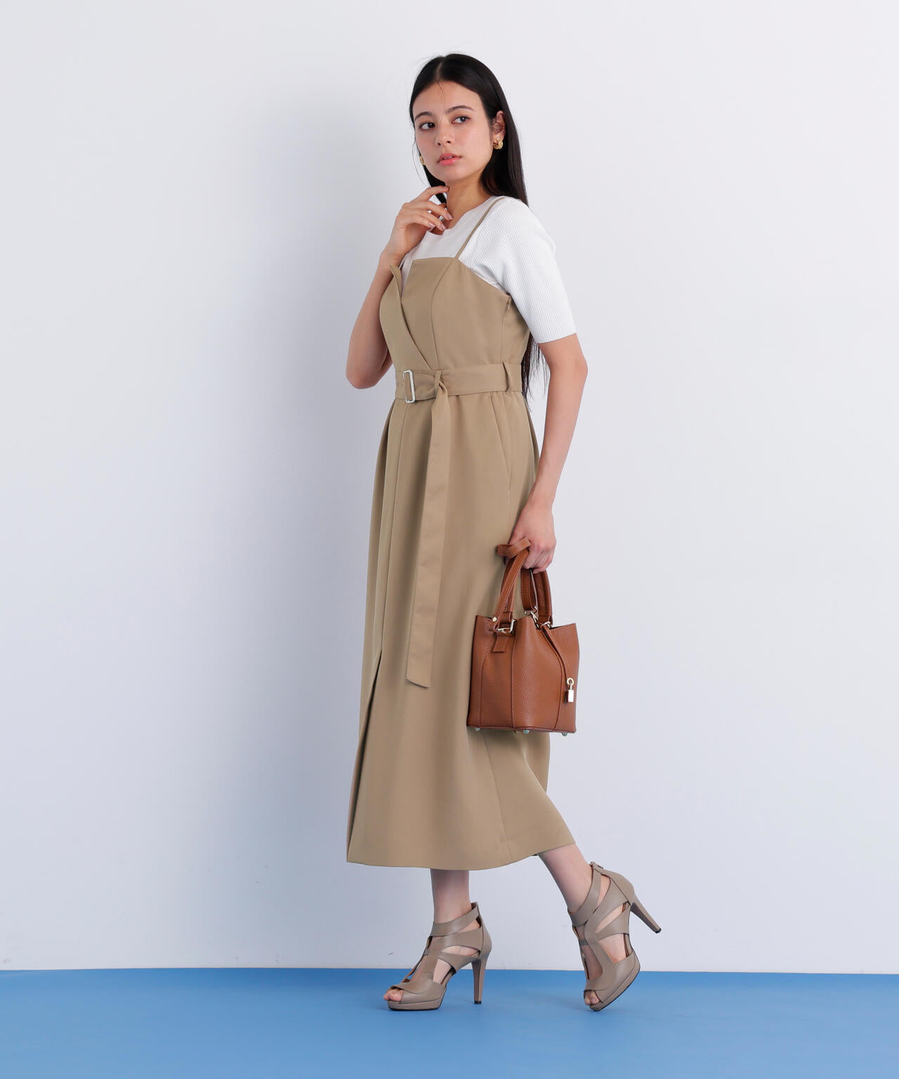 ストラップジャンパースカート