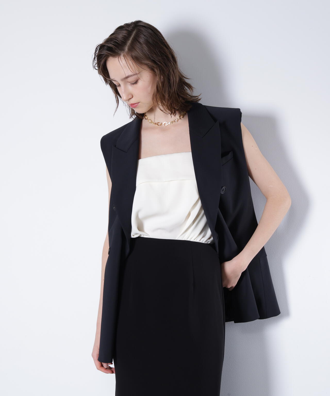 H 177cm B 76cm W 61cm H 89cm 着用サイズ:38