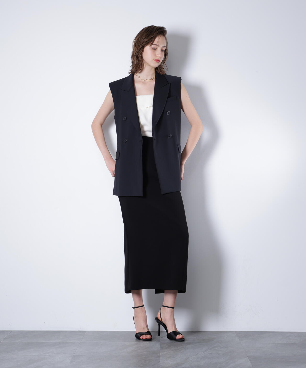 H 177cm B 76cm W 61cm H 89cm 着用サイズ:38