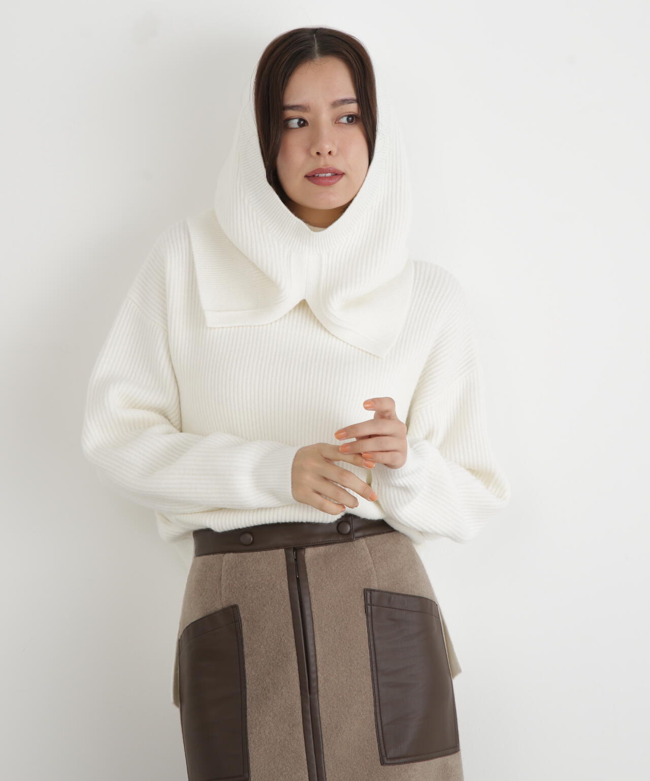 フードスヌード付きニットプルオーバー