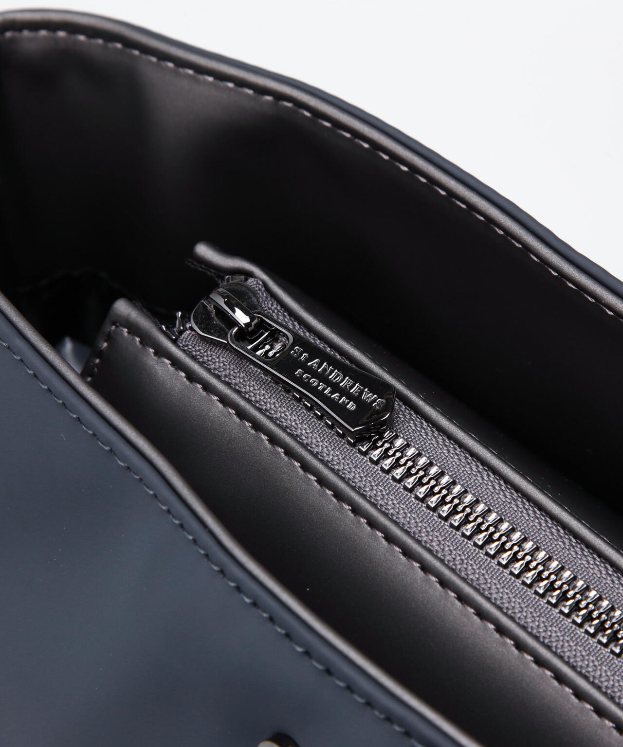 合皮エンボストートバッグ (UNISEX)