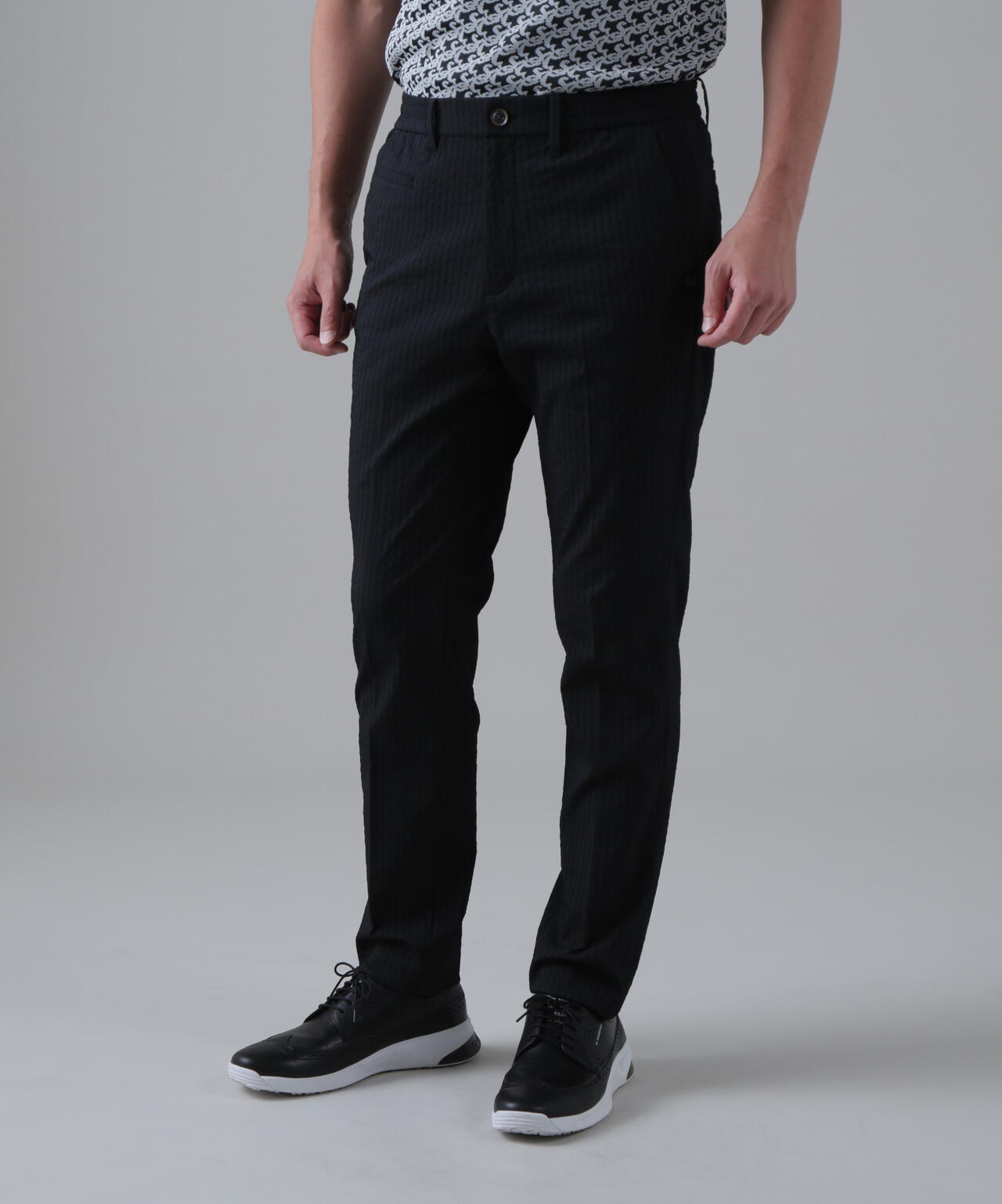 ドットストライプジャカード レギュラーテーパードパンツ (MENS)