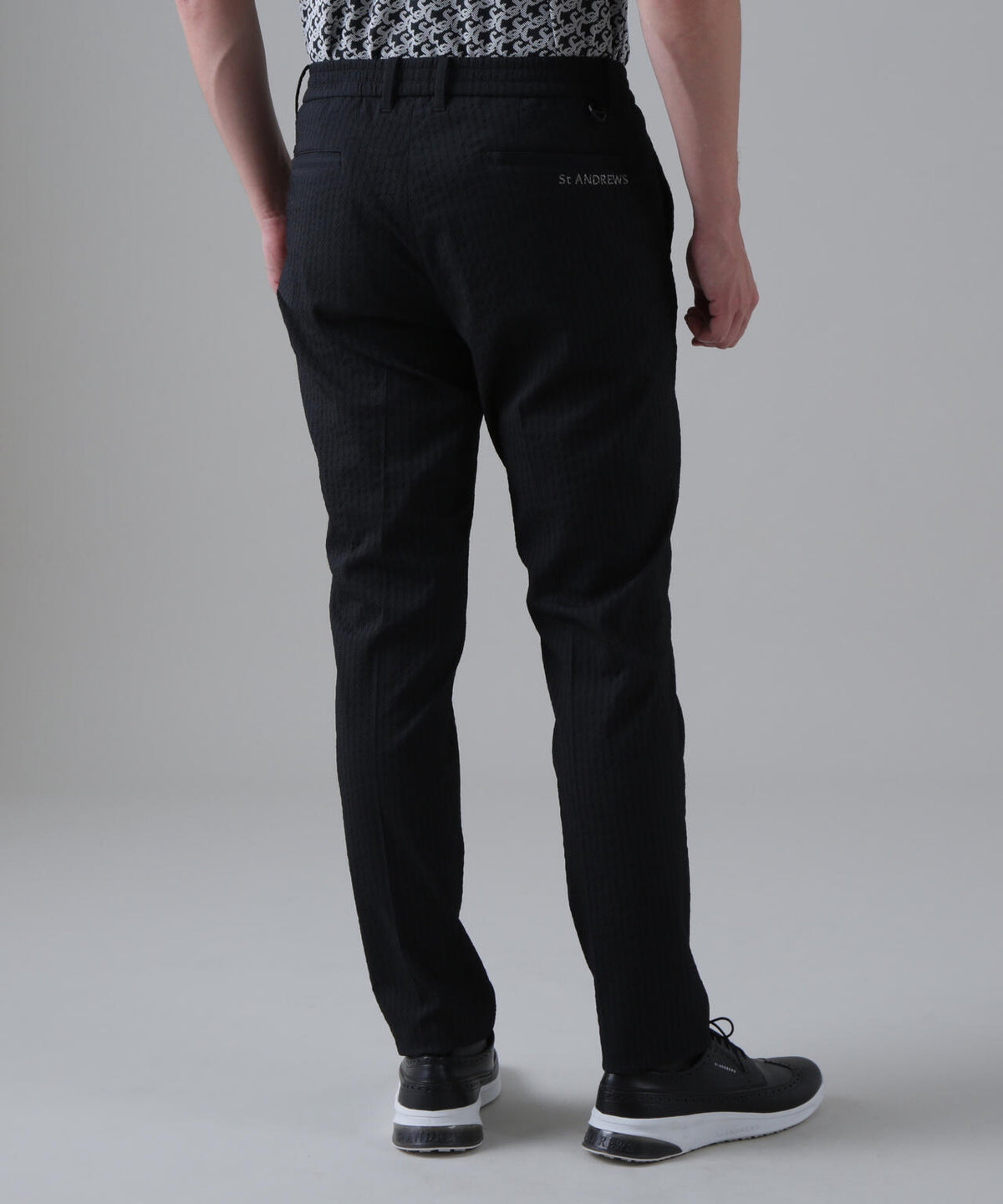 ドットストライプジャカード レギュラーテーパードパンツ (MENS)