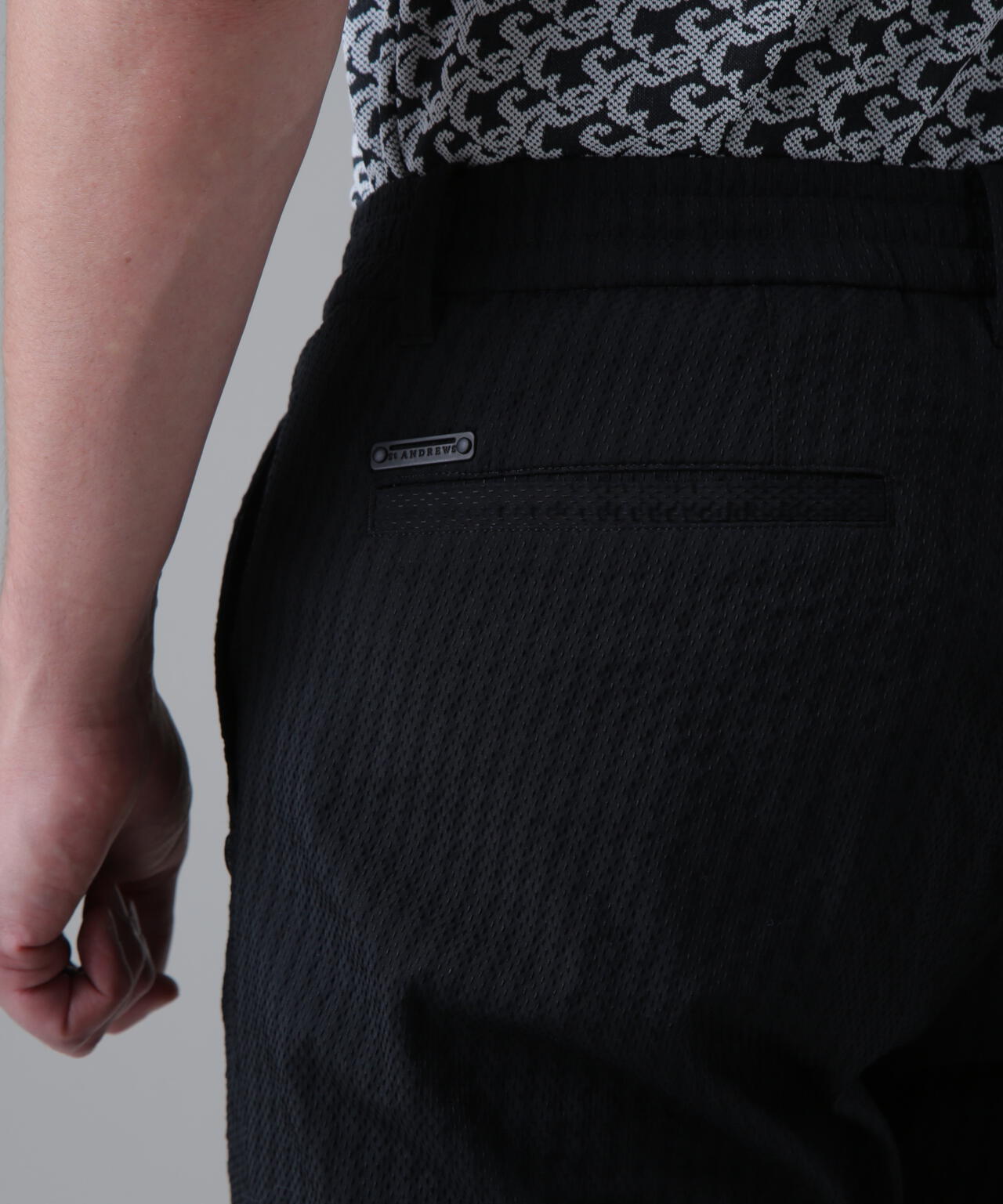 ドットストライプジャカード レギュラーテーパードパンツ (MENS)