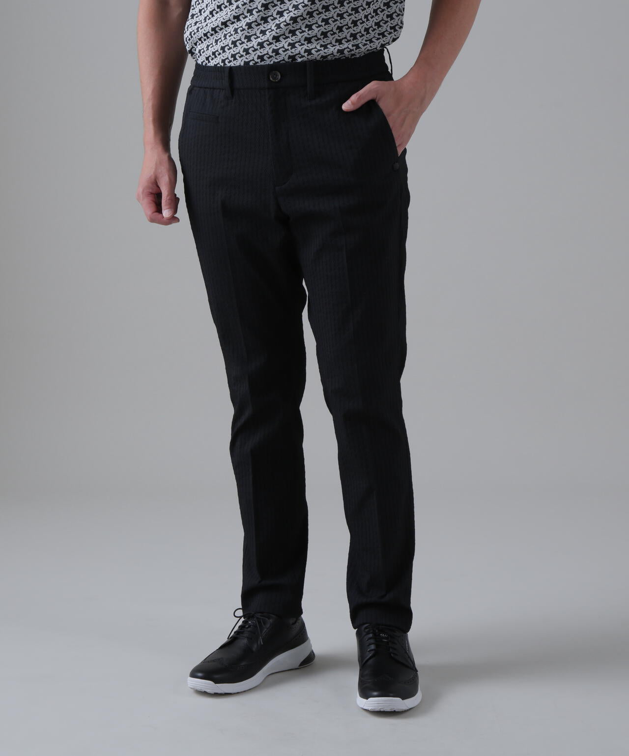 ドットストライプジャカード レギュラーテーパードパンツ (MENS)