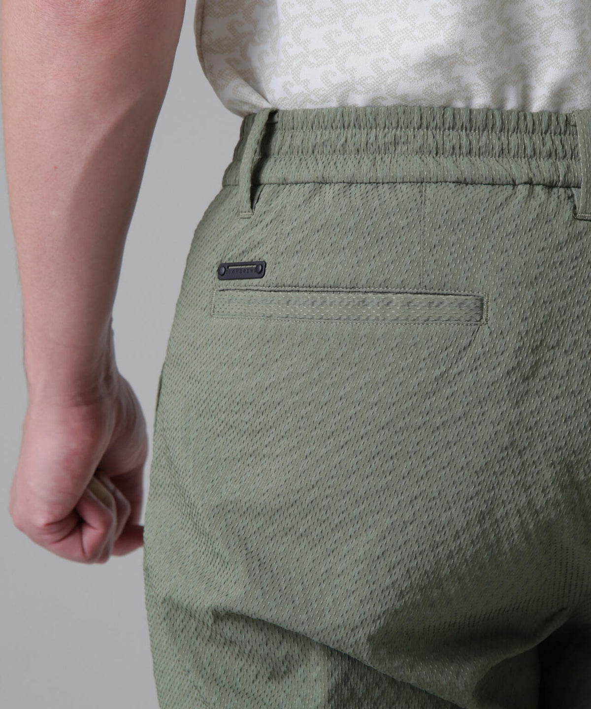 ドットストライプジャカード レギュラーテーパードパンツ (MENS)