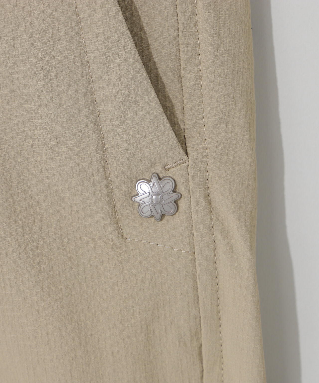 接触冷感 リーフ柄刺繍ナイロンストレッチショートパンツ (MENS)