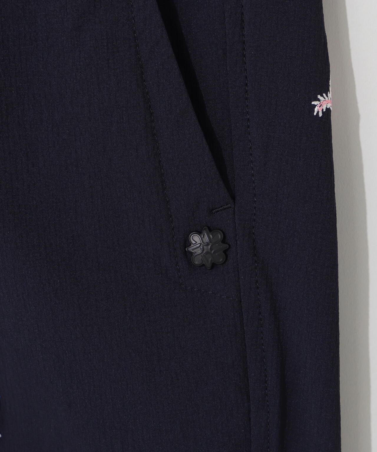 接触冷感 リーフ柄刺繍ナイロンストレッチショートパンツ (MENS)