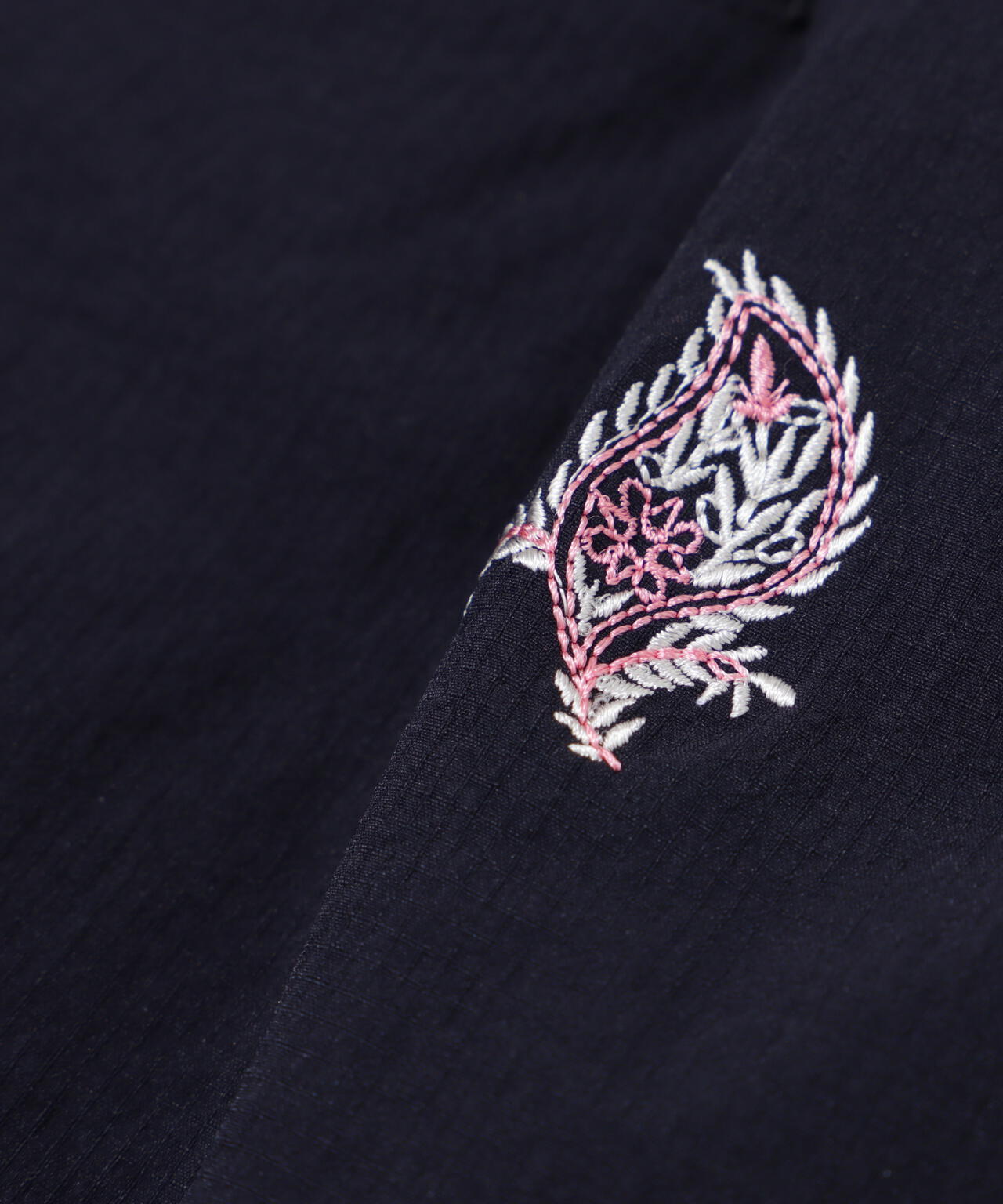 接触冷感 リーフ柄刺繍ナイロンストレッチショートパンツ (MENS)