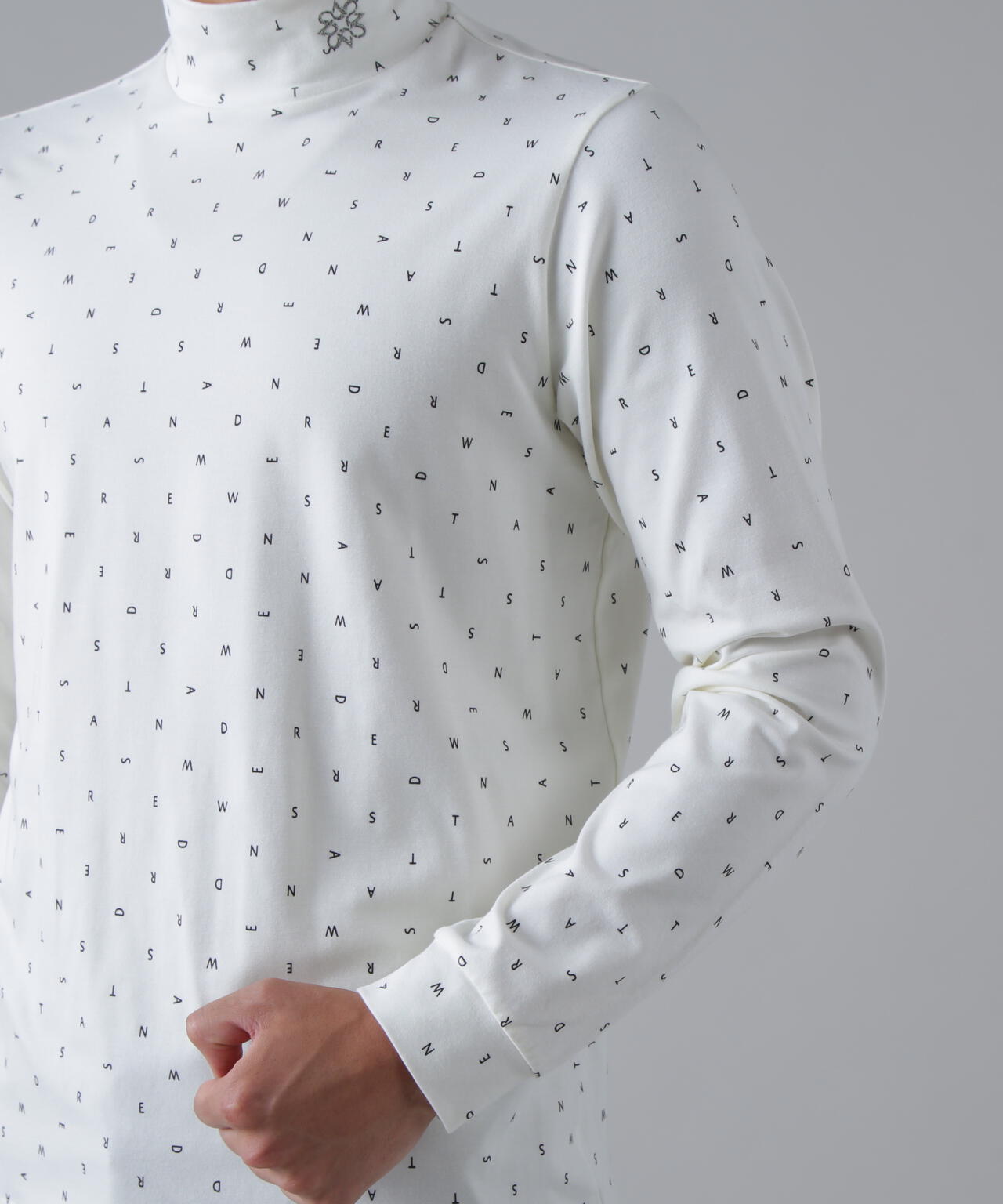 ソリストヒートミニロゴプリント長袖ハイネックカットソー (MENS)