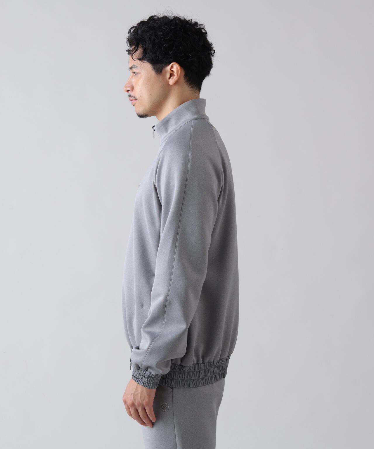 185cm C: 97 W:79 H:95 着用サイズ:L