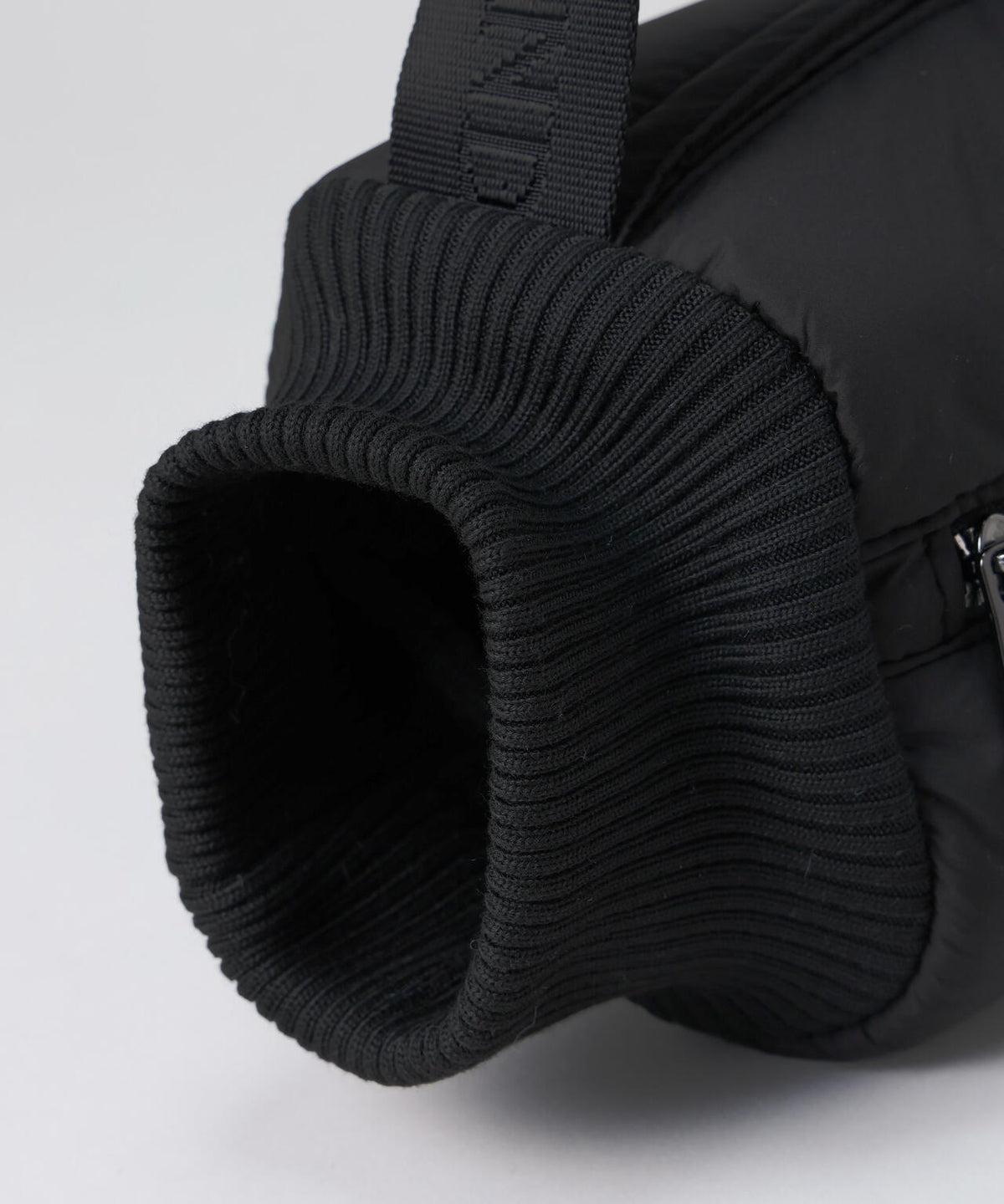 ポリエステルタフタウエストポーチ型ハンドウォーマー (UNISEX)