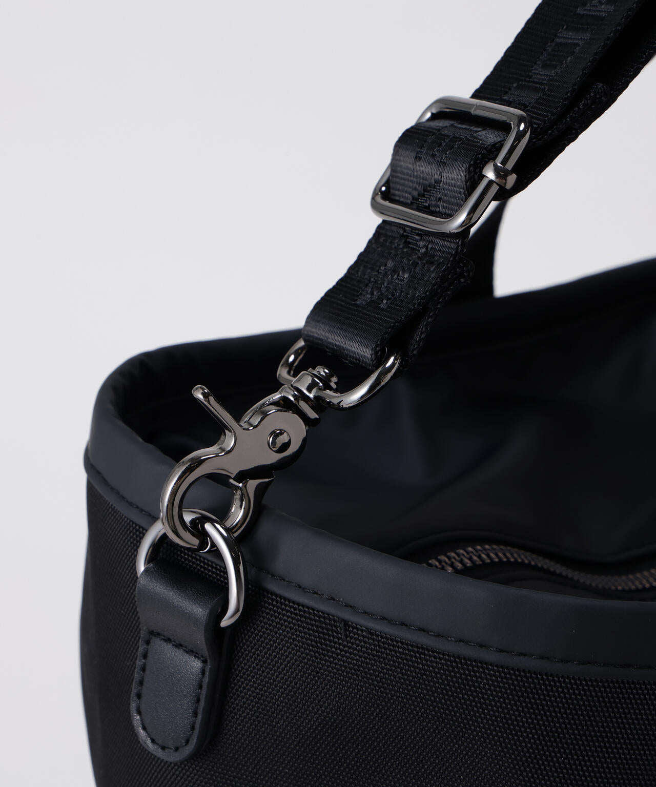 ロゴトートバッグ (UNISEX)