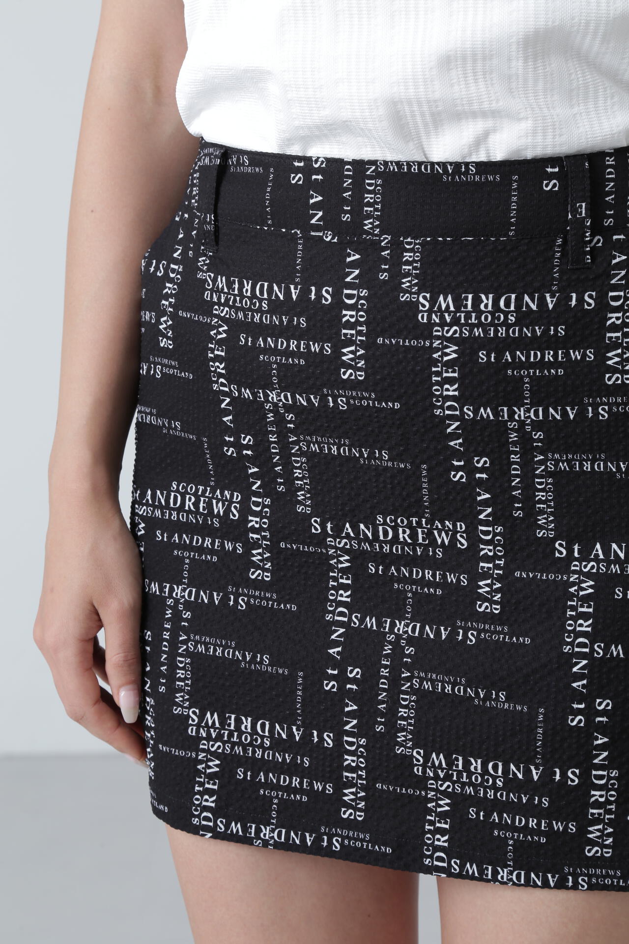 ランダムロゴプリントスカート (WOMENS)