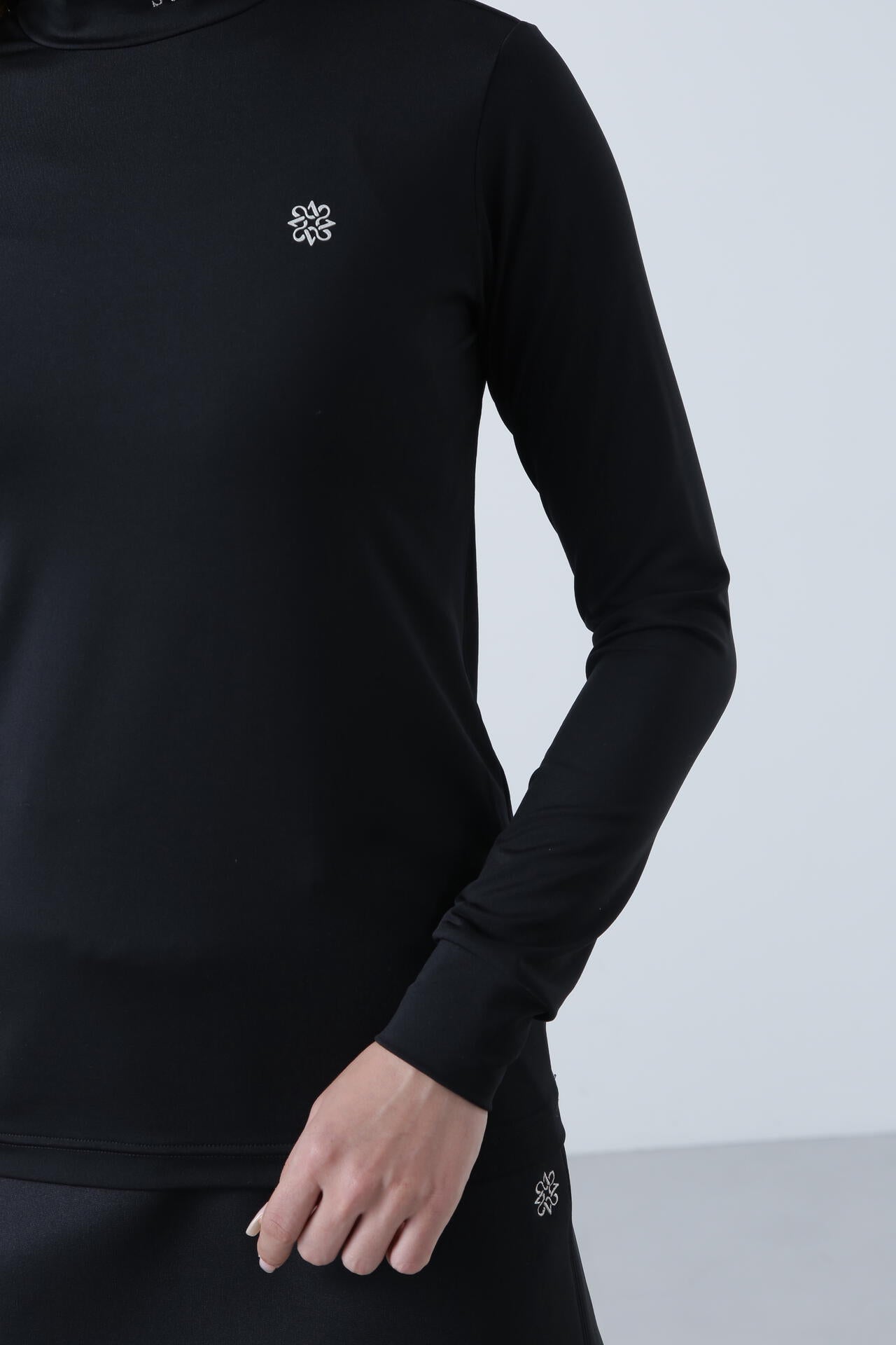 カチオンポリエステル ベア天竺 長袖ハイネック (WOMENS)