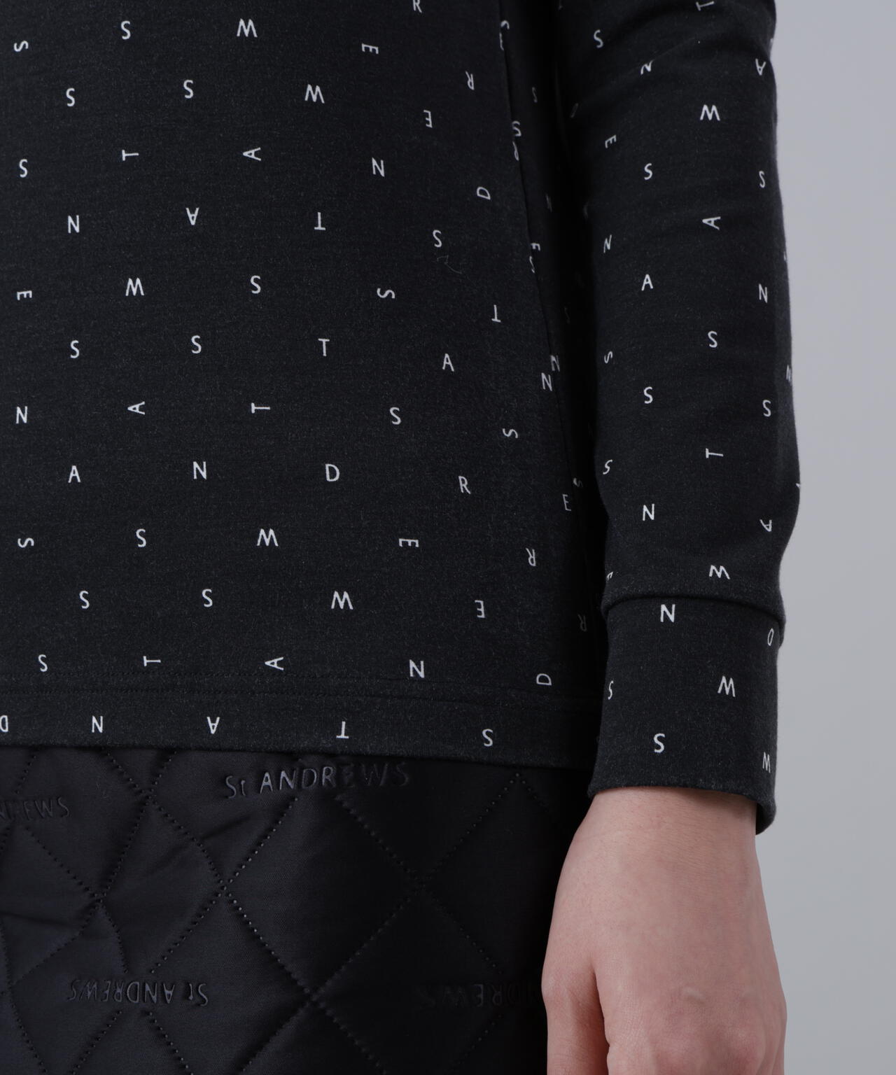 ソリストヒートミニロゴプリント長袖ハイネックカットソー (WOMENS)