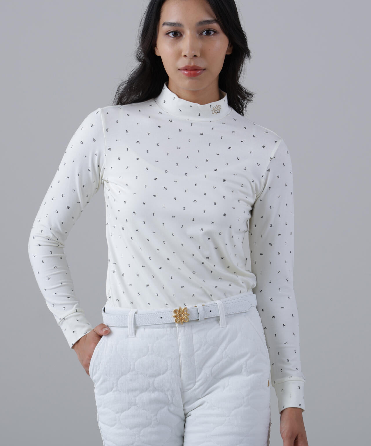 ソリストヒートミニロゴプリント長袖ハイネックカットソー (WOMENS)