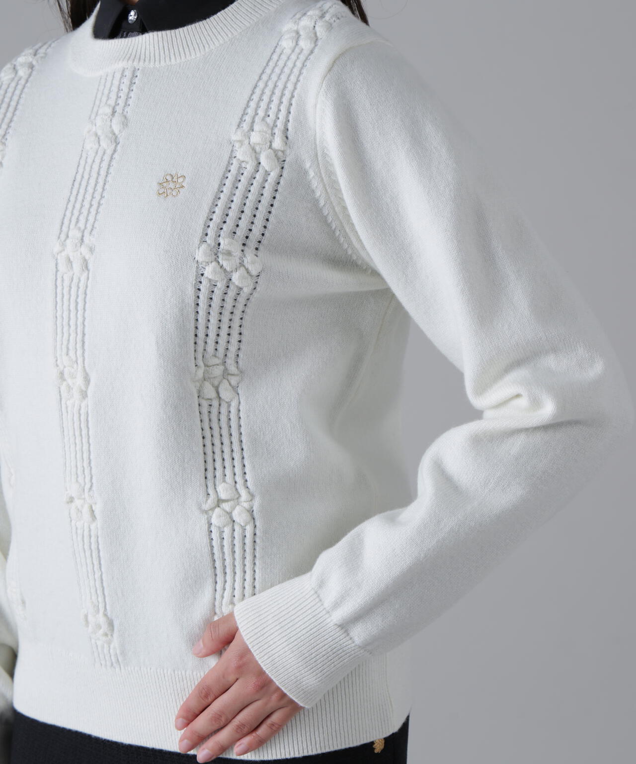 9Gアイレットリブ花柄クルーネックニットプルオーバー (WOMENS)