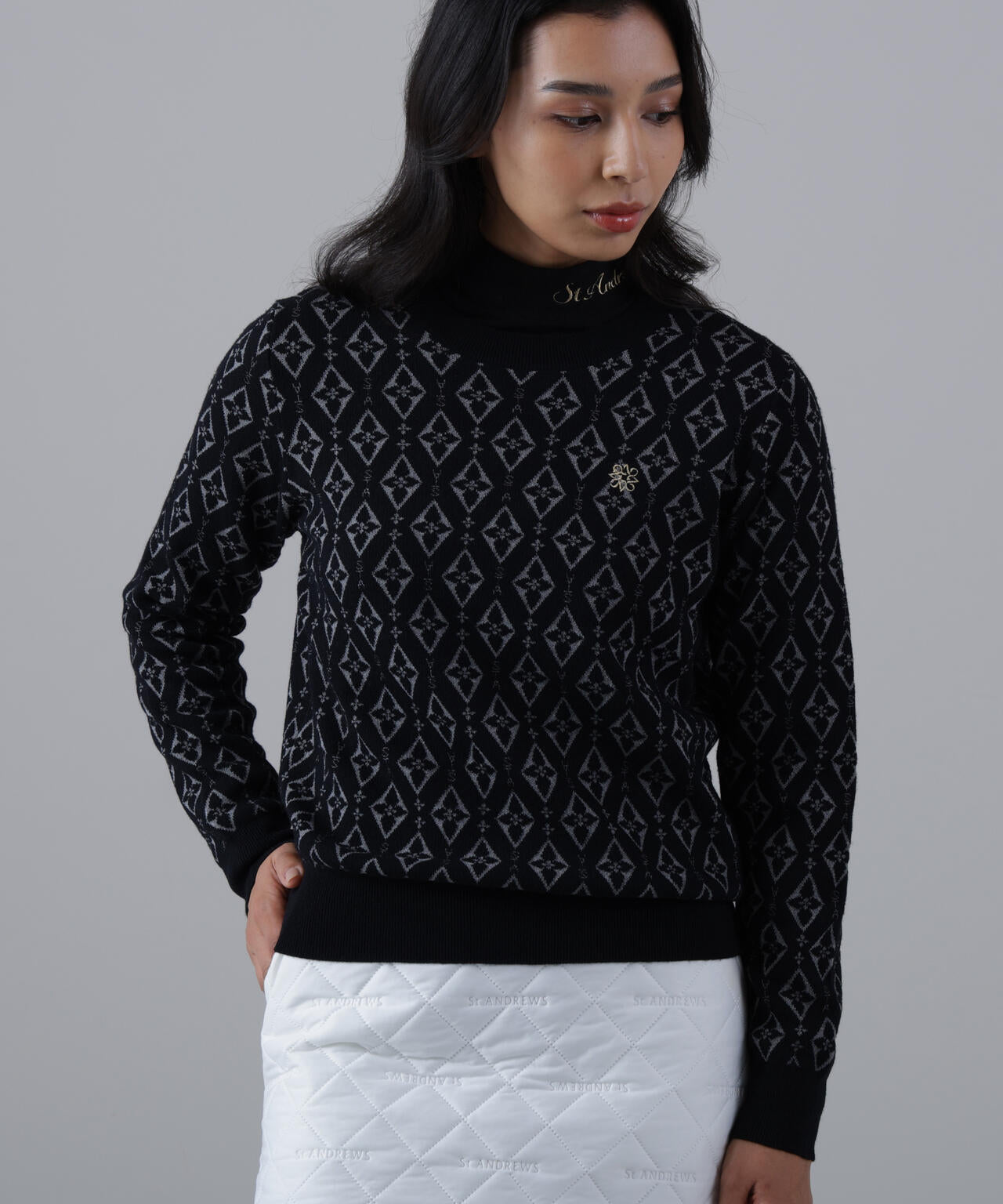 16Gダイヤロゴジャガードクルーネックニットプルオーバー (WOMENS)