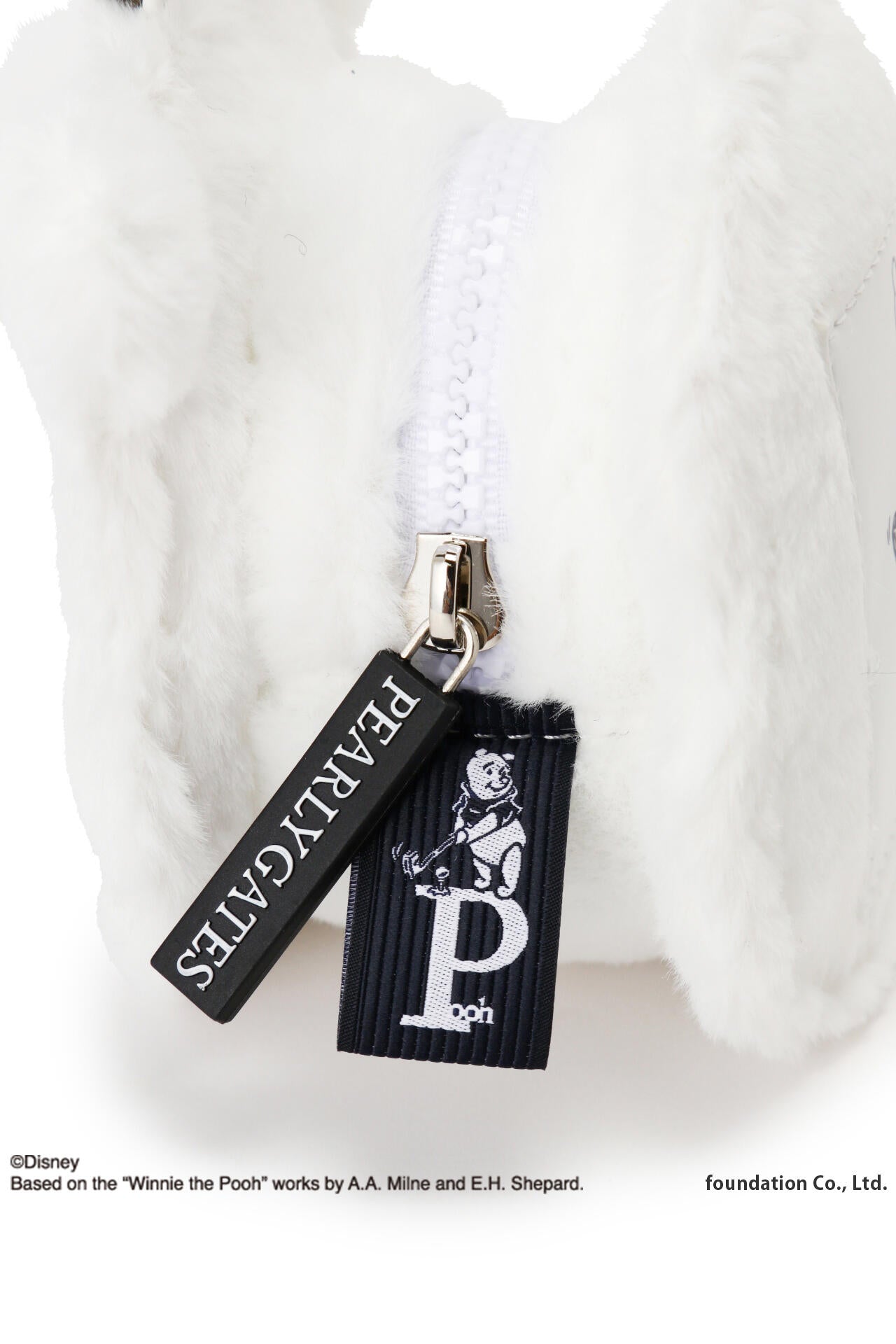 プーさんフェイクファーボールポーチ <Winnie the Pooh COLLECTION> (UNISEX)