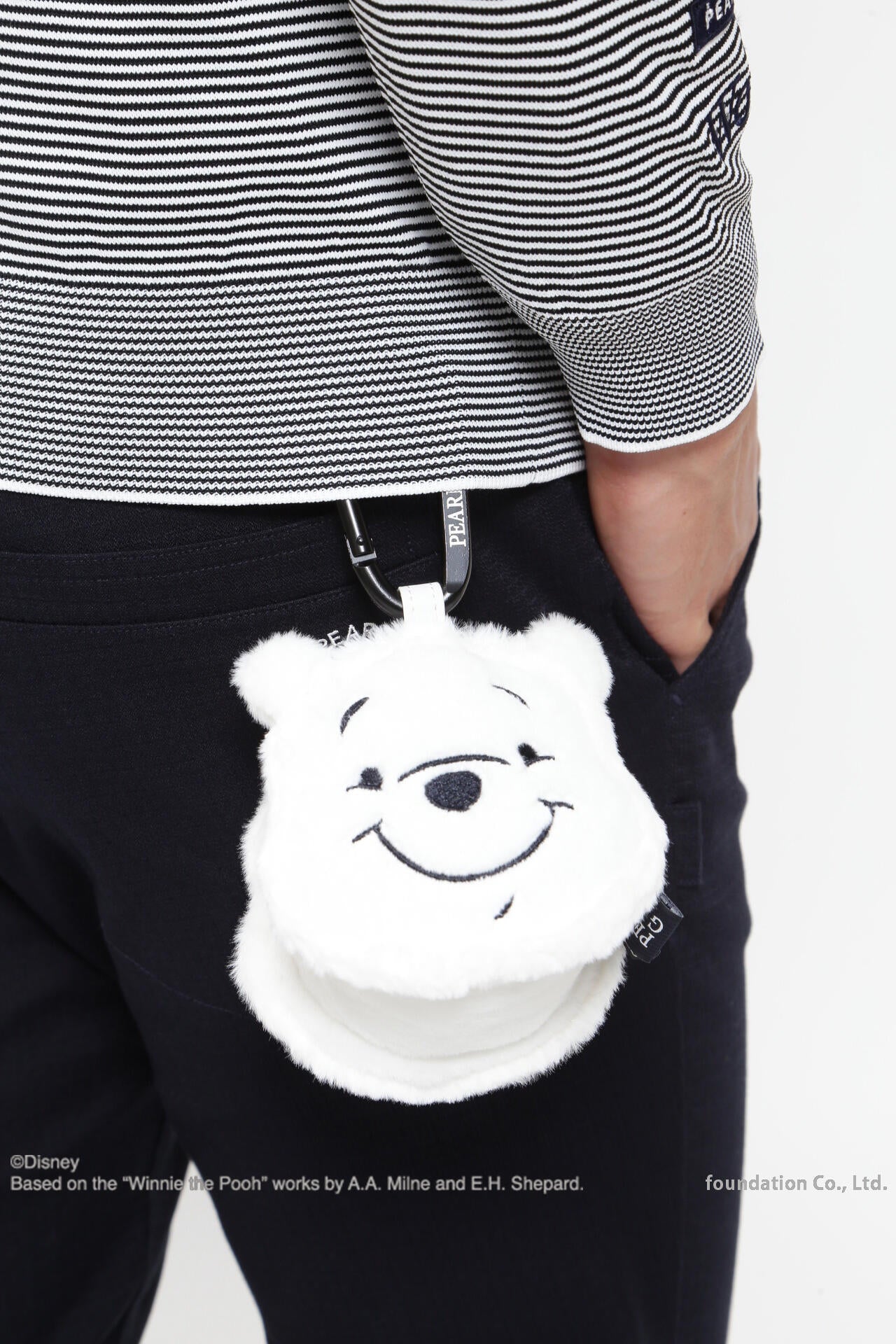 プーさんフェイクファーボールポーチ <Winnie the Pooh COLLECTION> (UNISEX)
