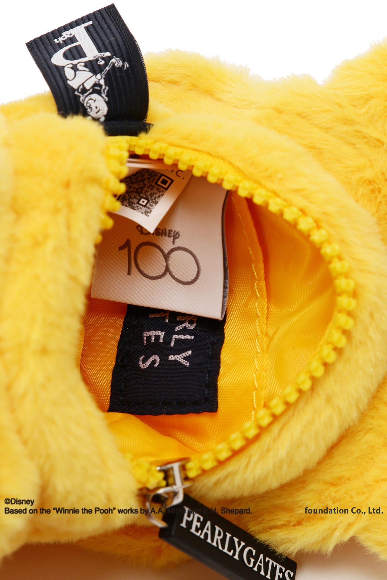 プーさんフェイクファーボールポーチ <Winnie the Pooh COLLECTION> (UNISEX)