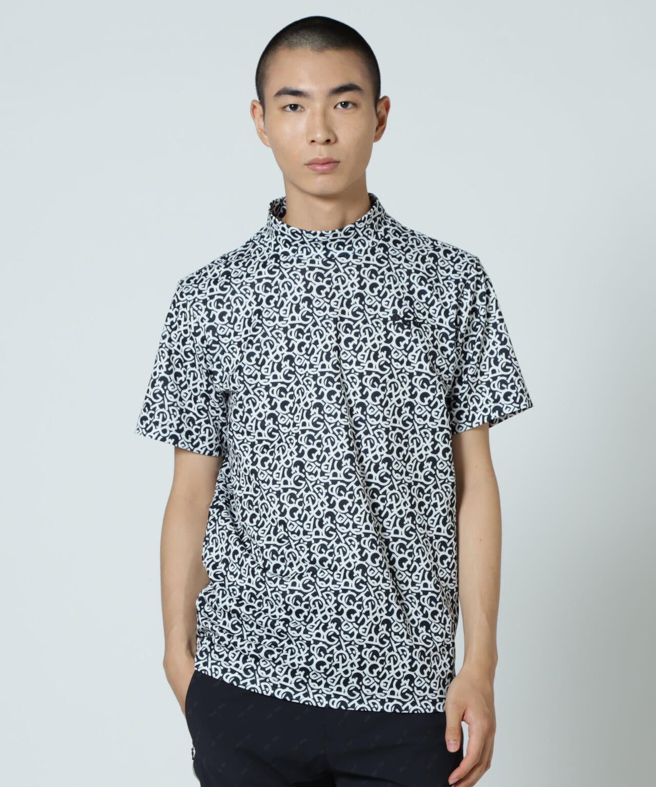 【PGG】【直営店舗&公式オンライン限定】エプシロンダブルメッシュ半袖ハイネックカットソー <ロゴ総柄> (MENS)