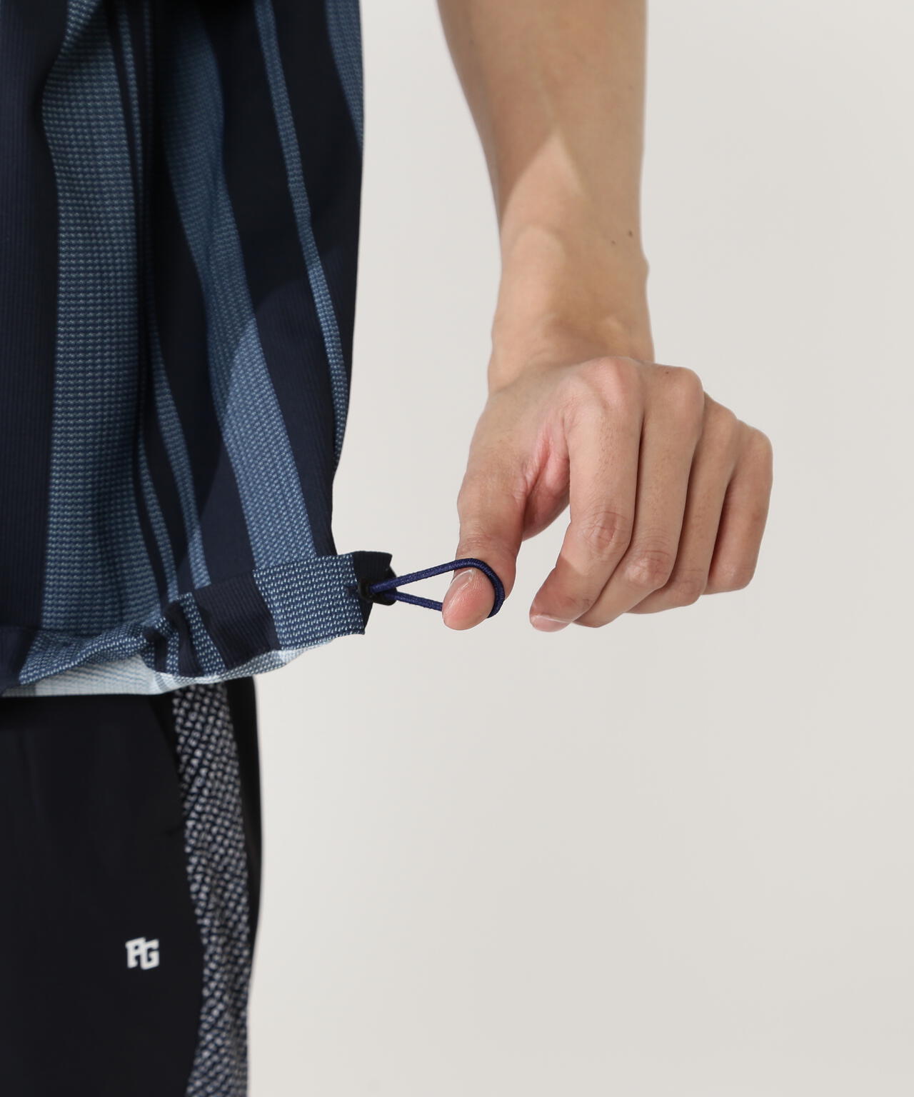 H:182cm/C:93/W:77/H:91 着用サイズ:5