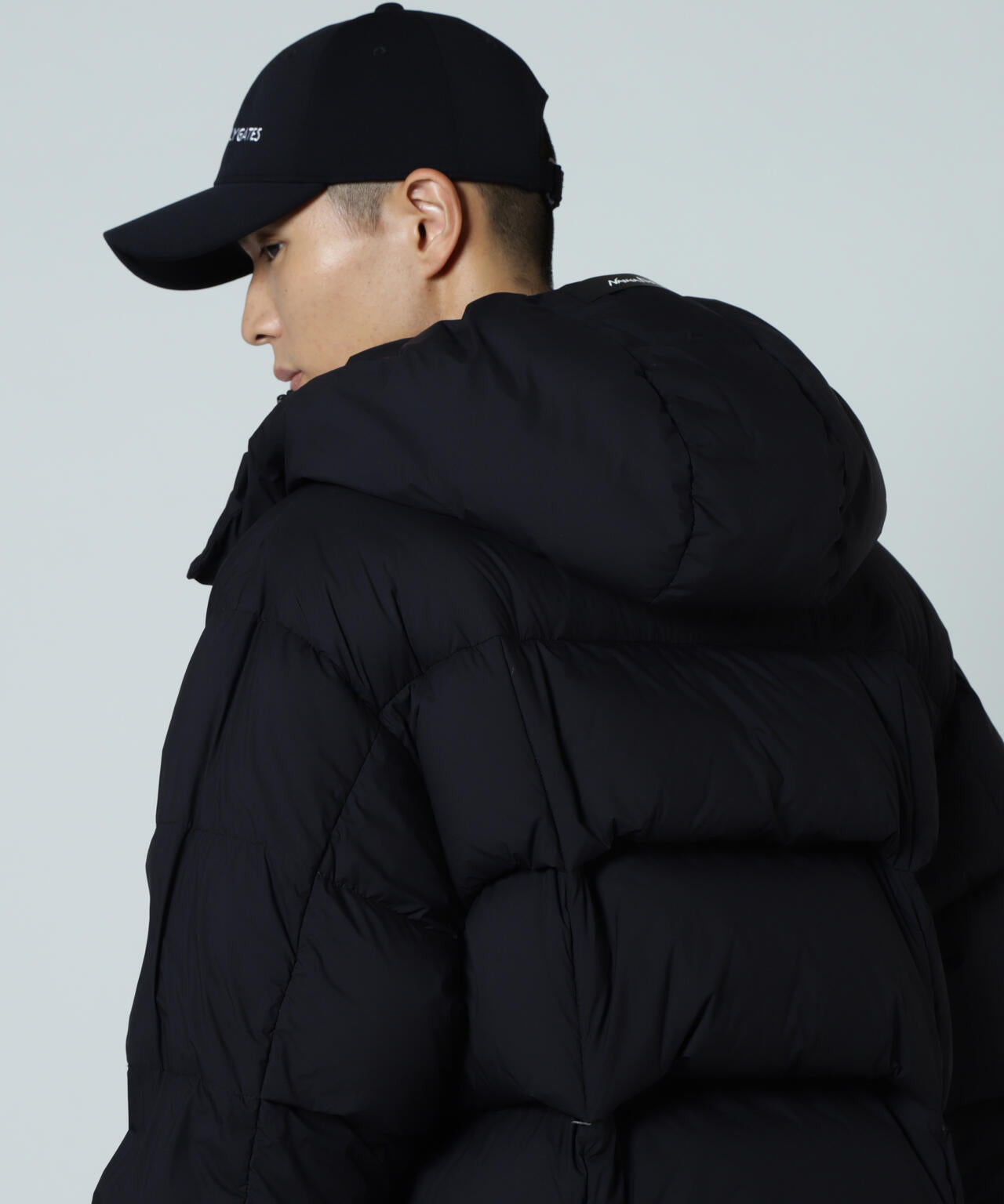 【PGG】【直営店舗&公式オンライン限定】NANGA×PGG Nyメカニカルストレッチダウンフーディブルゾン (MENS)